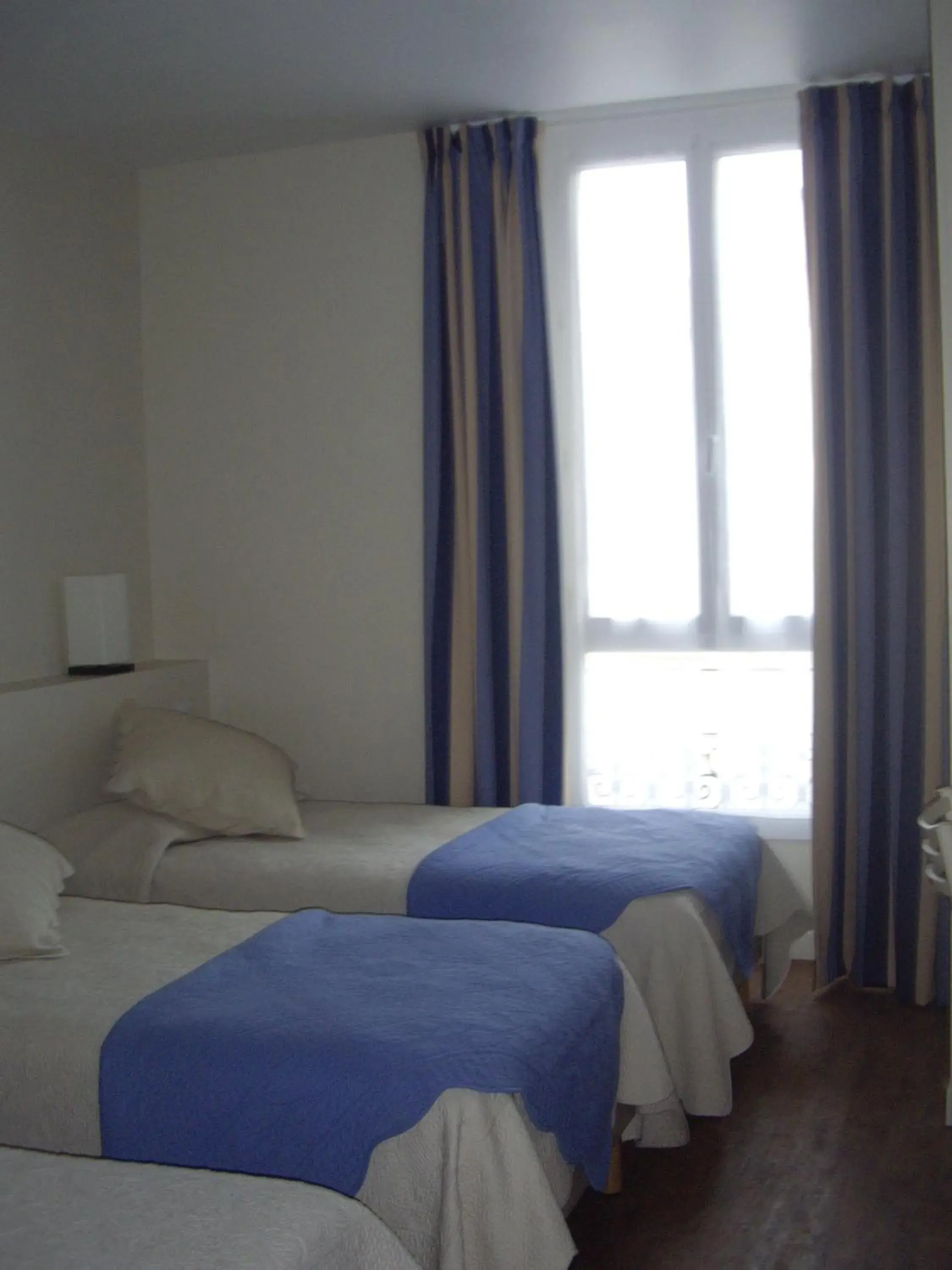 Bed in Hotel Le Havre Bleu