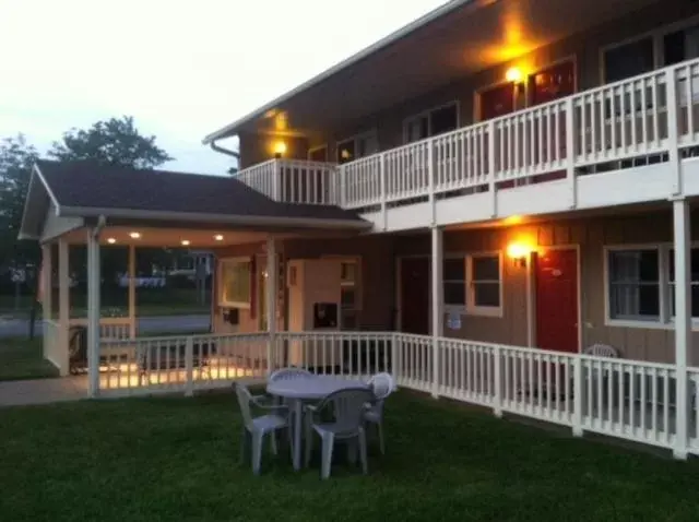 Facade/entrance, Property Building in Ludington Pier House