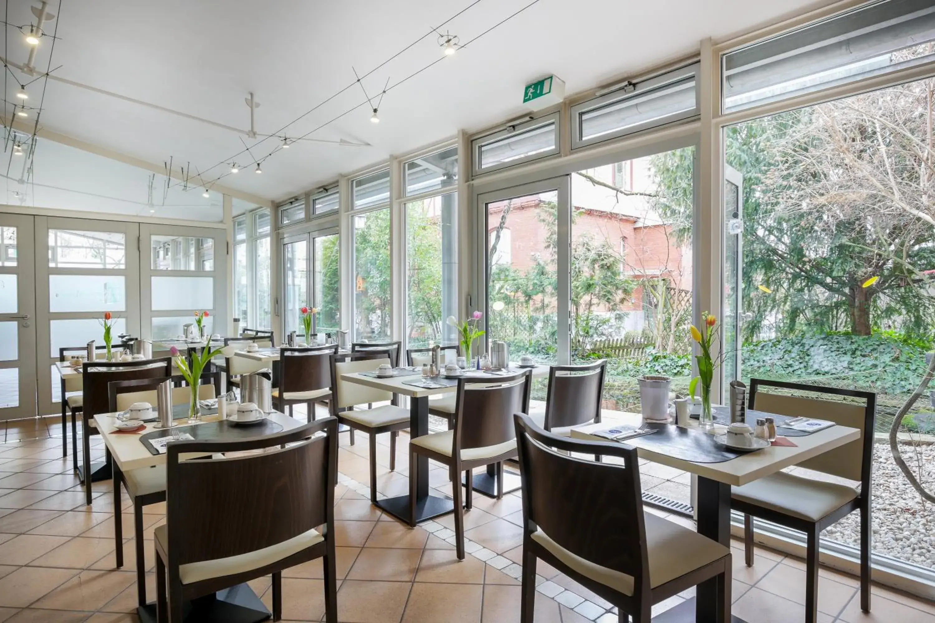 Breakfast, Restaurant/Places to Eat in Hotel am Schillerpark