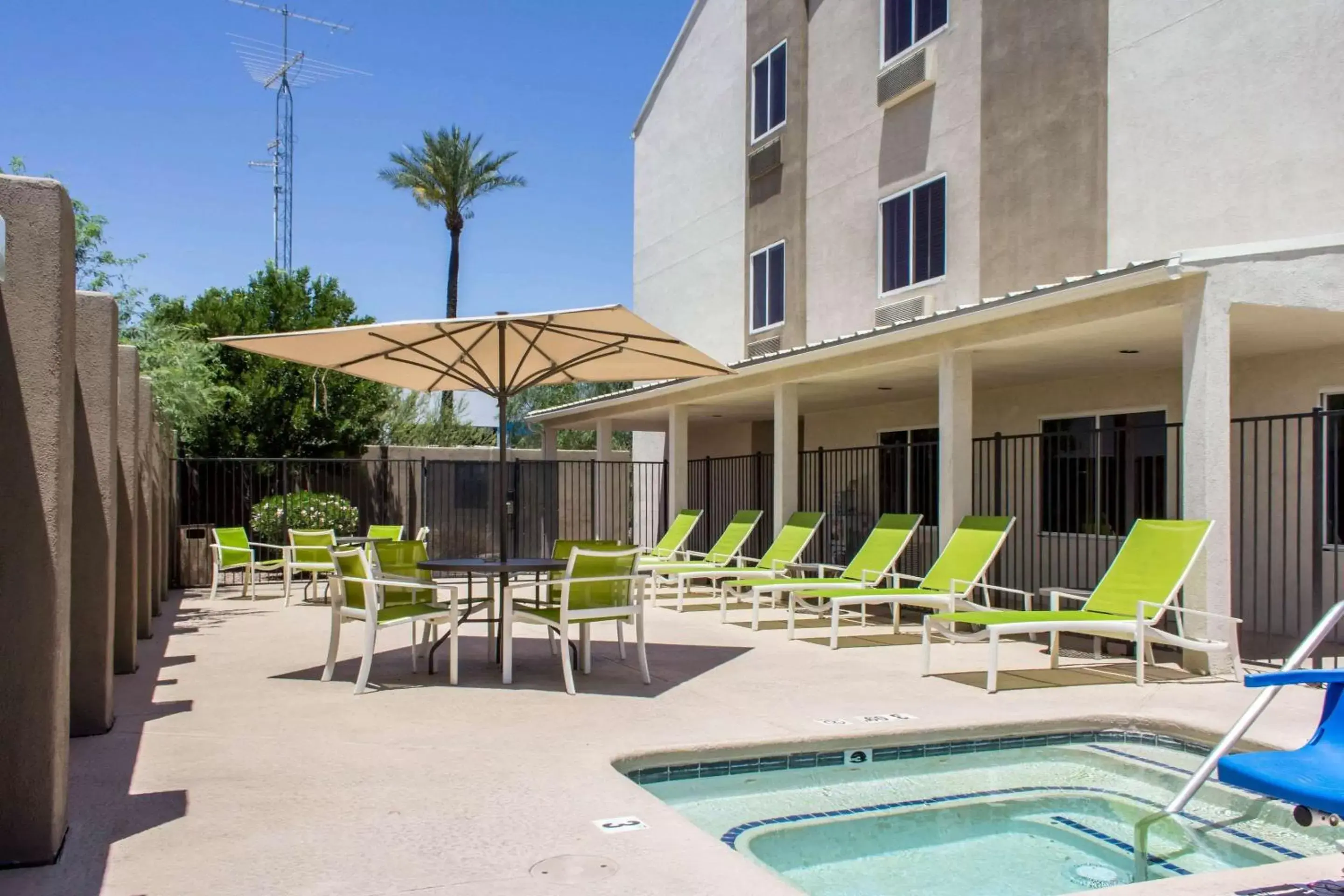 On site, Swimming Pool in Comfort Suites at Tucson Mall