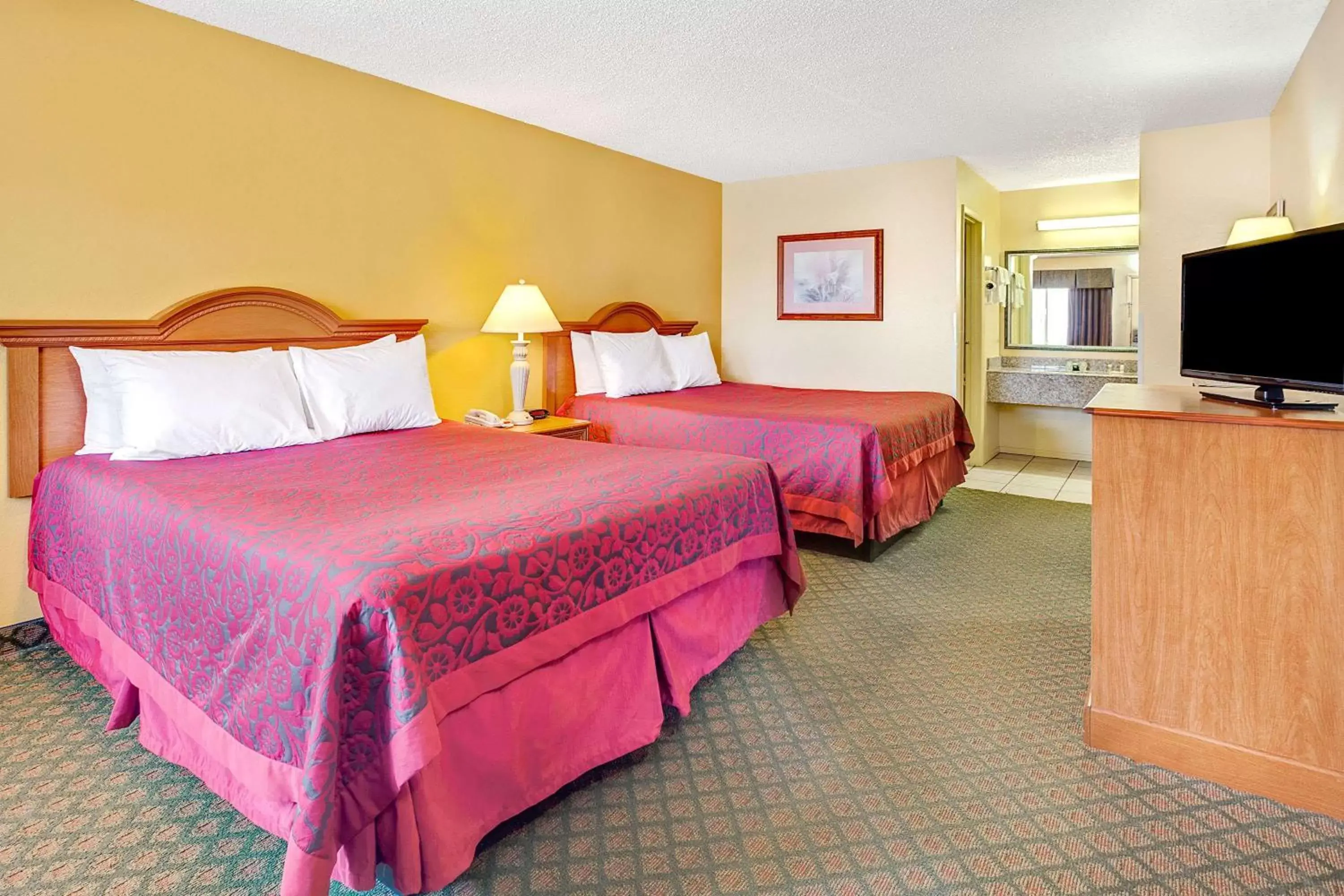 Photo of the whole room, Bed in Days Inn by Wyndham Boerne