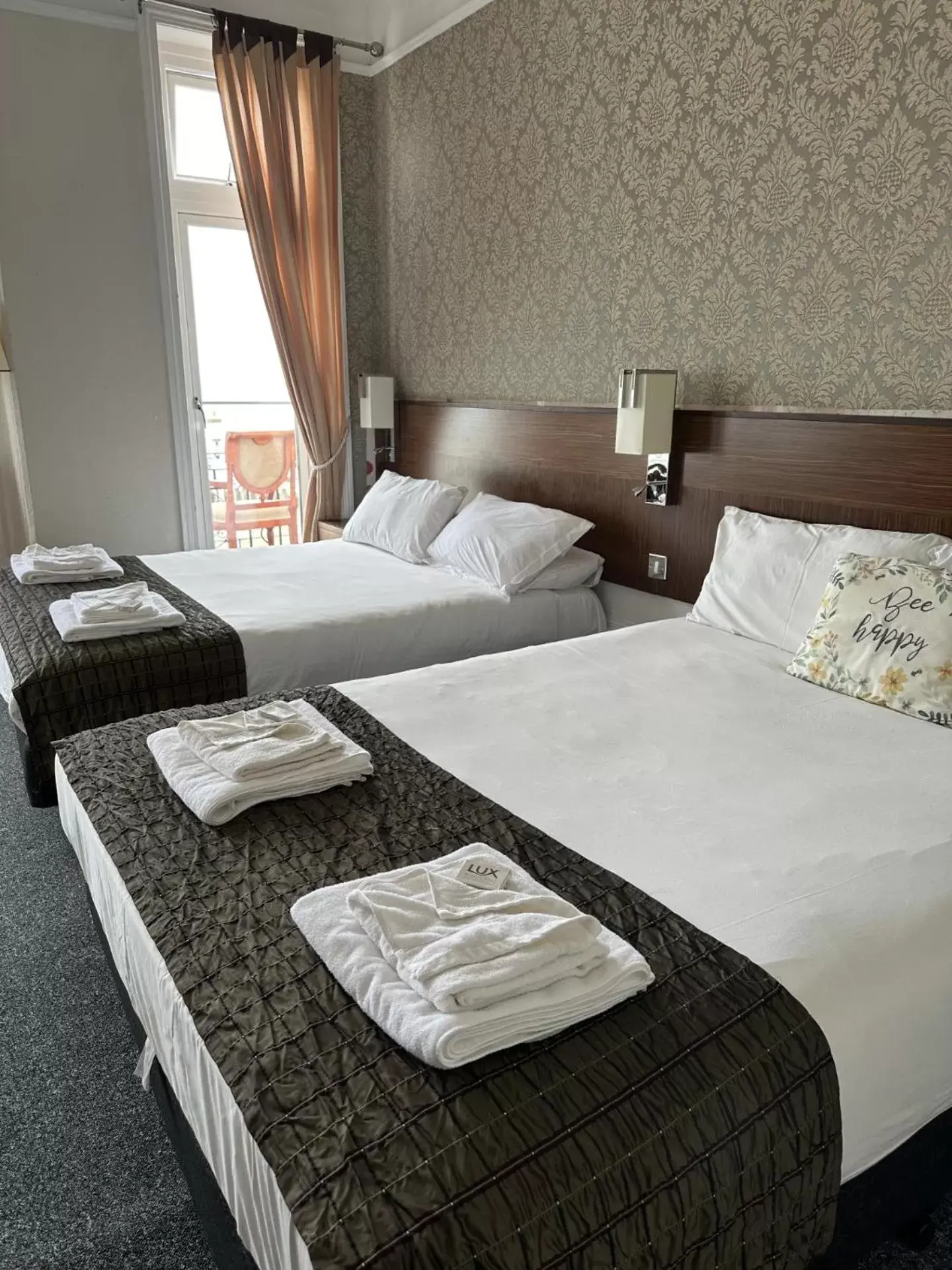 Bedroom, Bed in Glastonbury Hotel