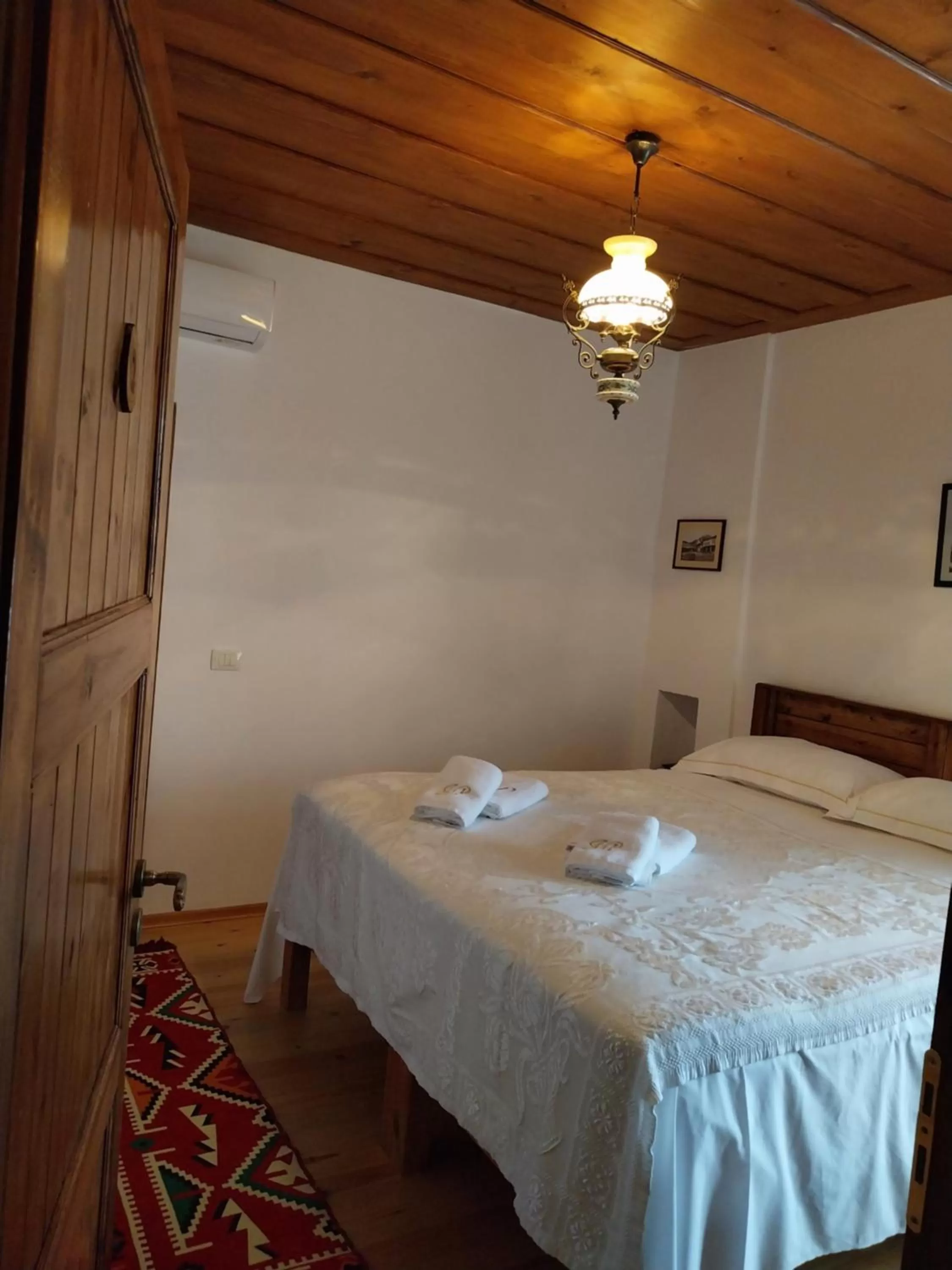 Bed in Guest House J.Prifti