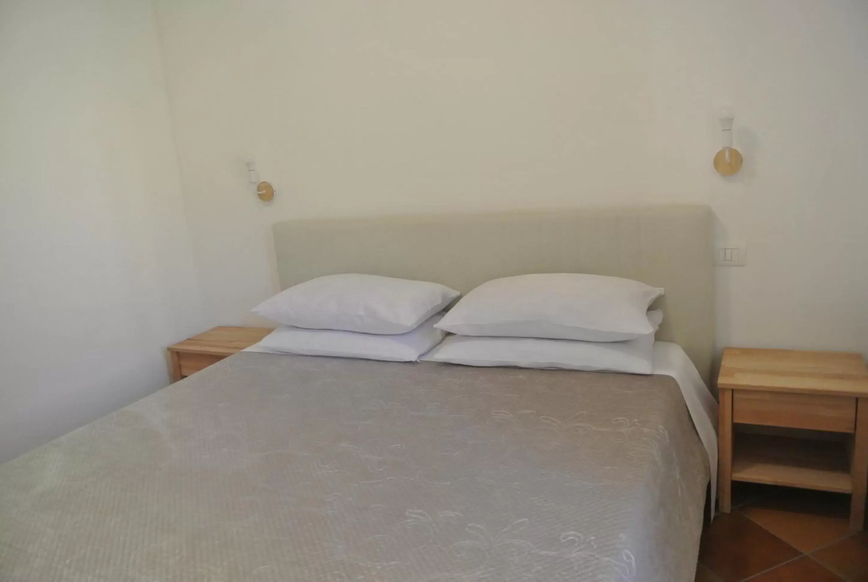 Bedroom, Bed in Villa Carlotta Resort