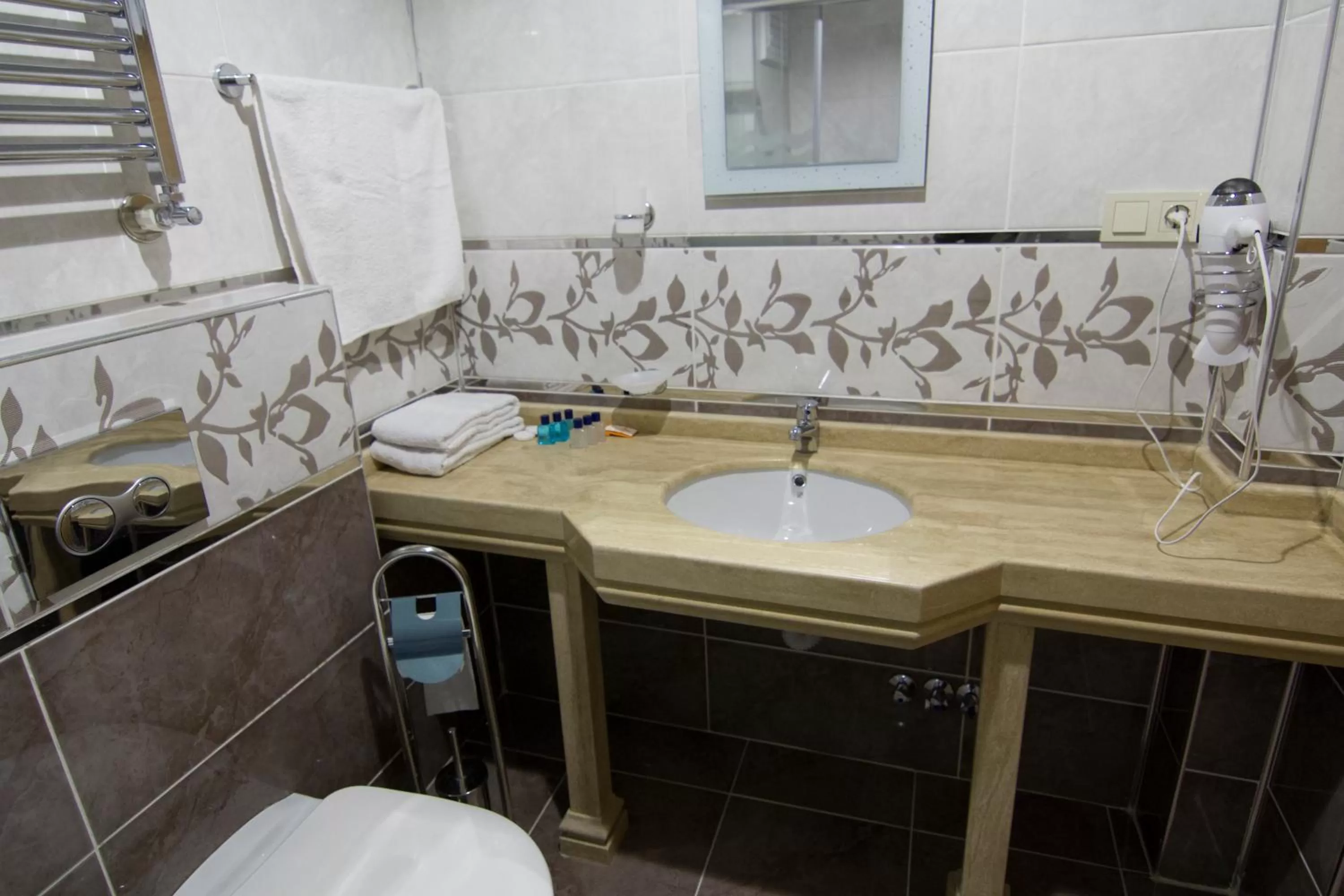 Bathroom in Reyyan Hotel
