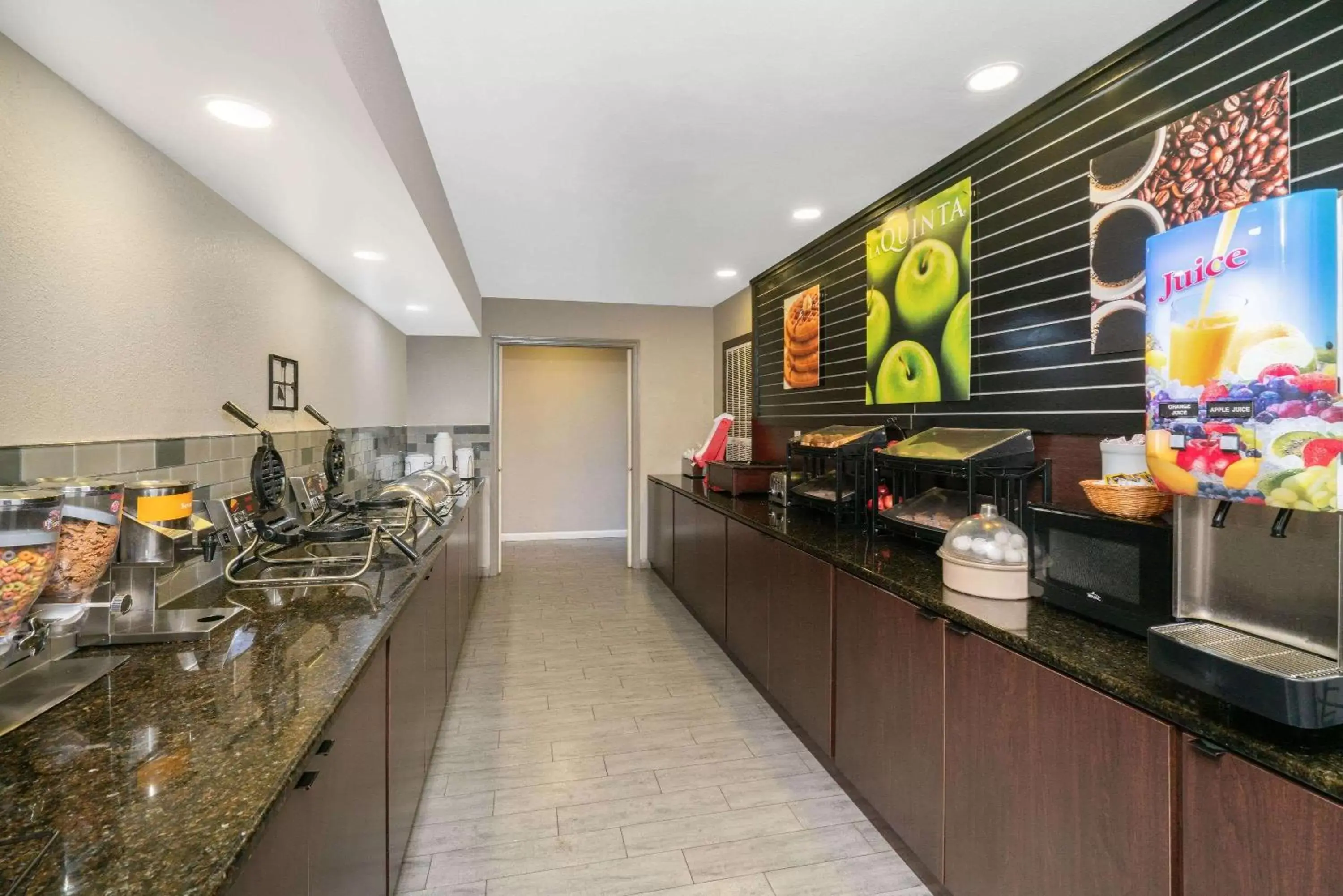 Restaurant/places to eat in La Quinta by Wyndham Memphis Airport Graceland Restaurant/places to eat in La Quinta by Wyndham Memphis Airport Graceland