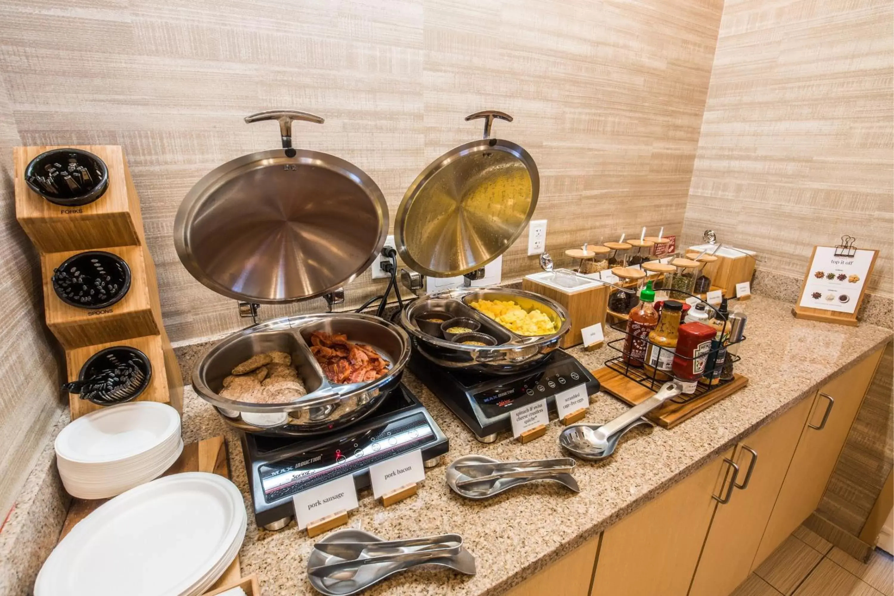 Breakfast in TownePlace Suites by Marriott Gilford