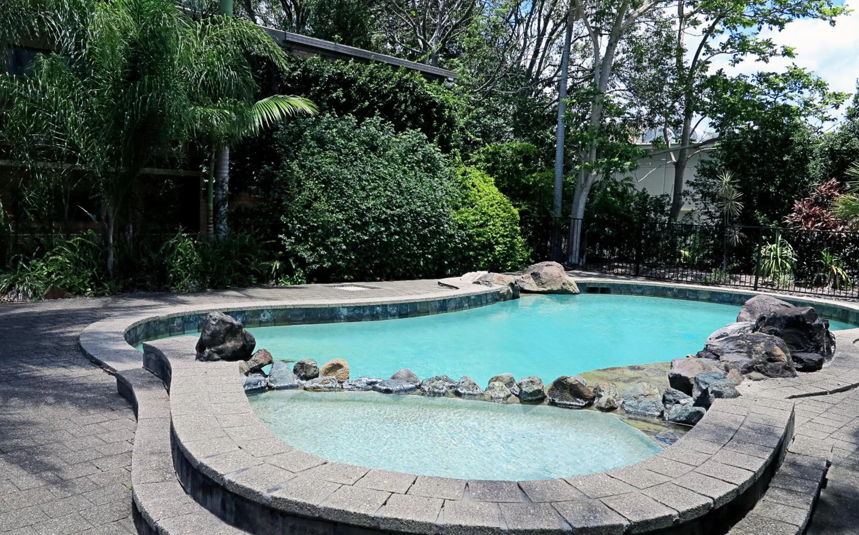 Swimming pool in Villa Noosa Hotel