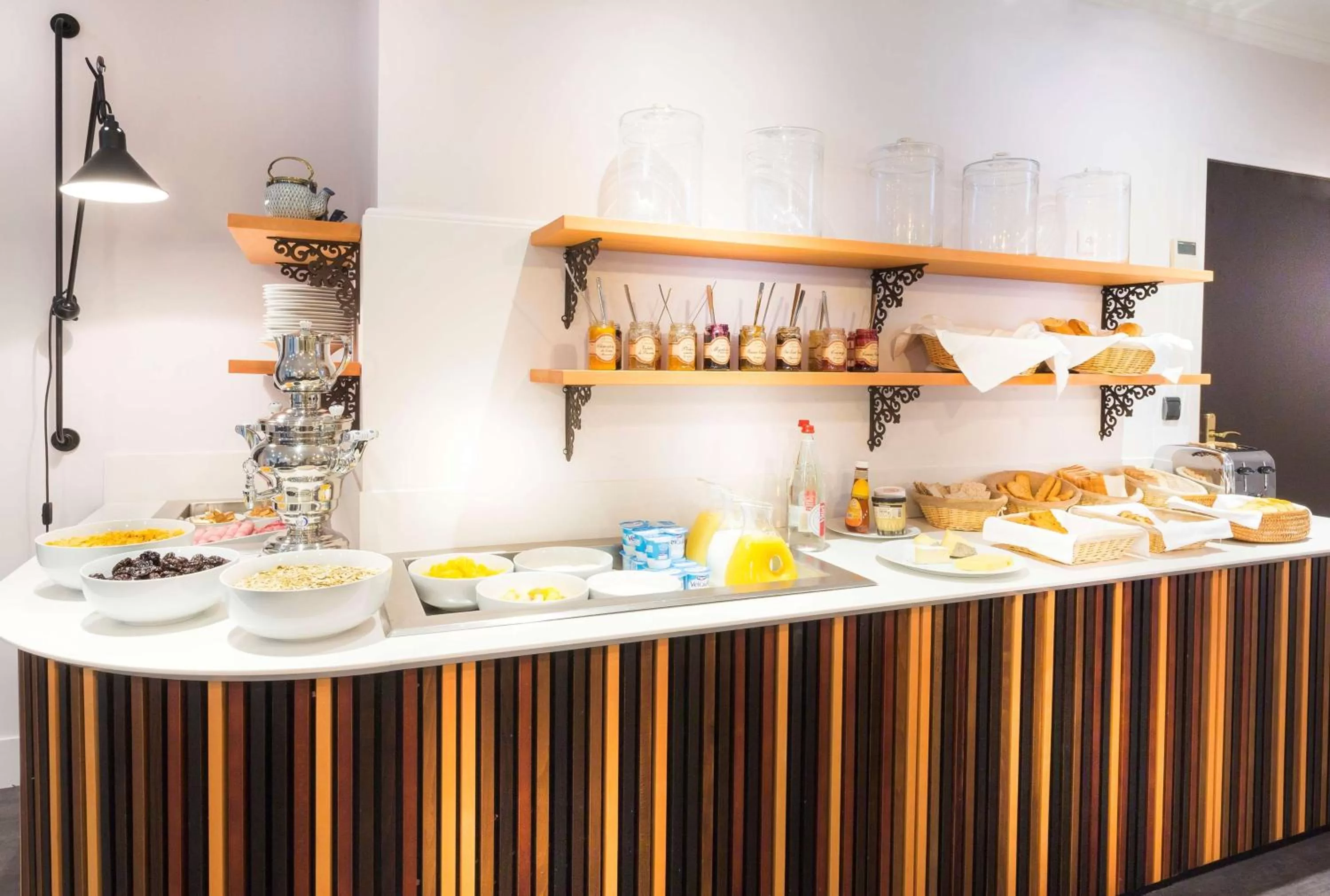 Restaurant/places to eat in Best Western Plus La Demeure