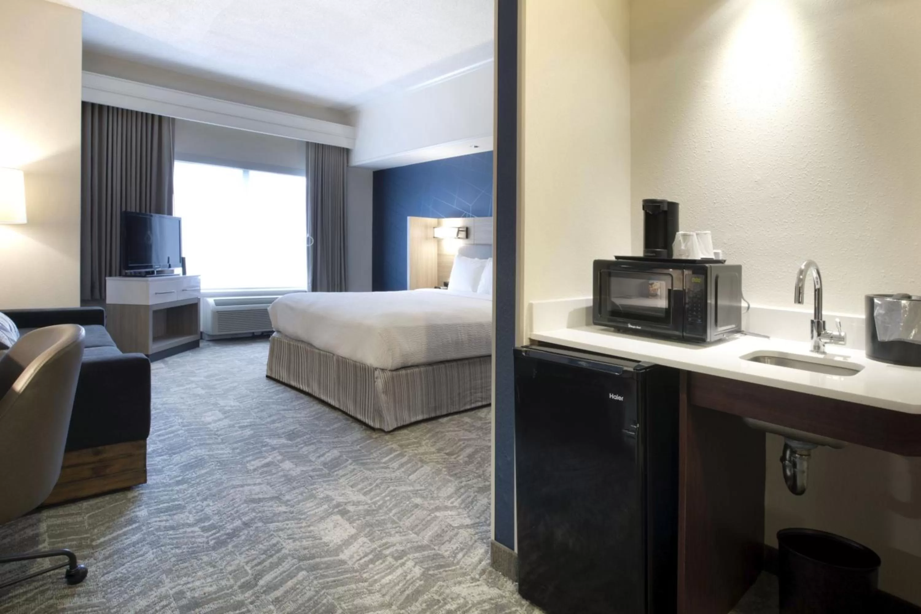 Photo of the whole room, Bed in SpringHill Suites Savannah Airport