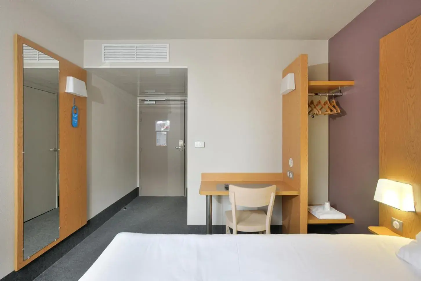 Bedroom, Bed in B&B HOTEL Lyon Caluire Cité Internationale