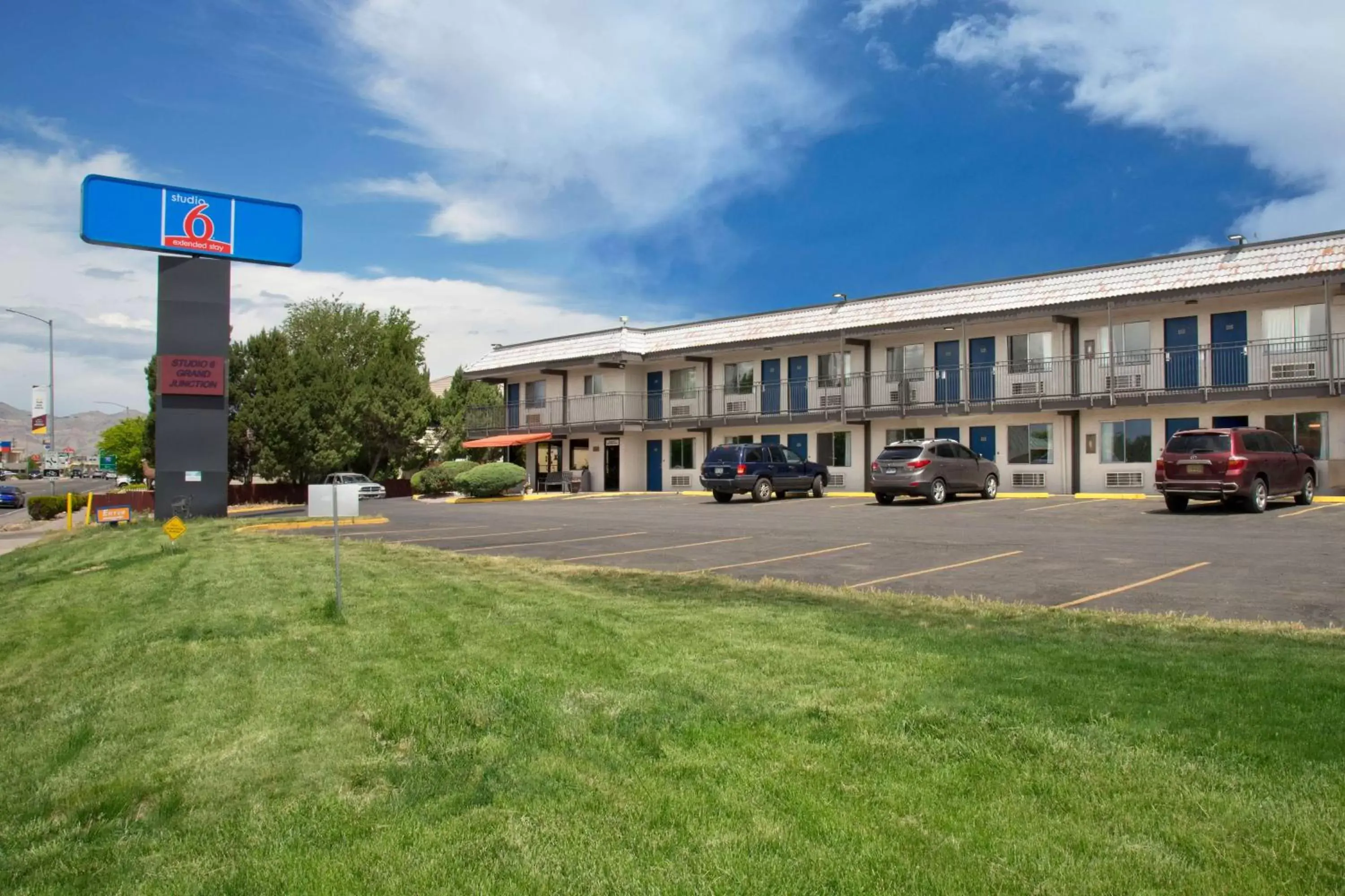 Property building in Studio 6 Grand Junction, CO Property building in Studio 6 Grand Junction, CO