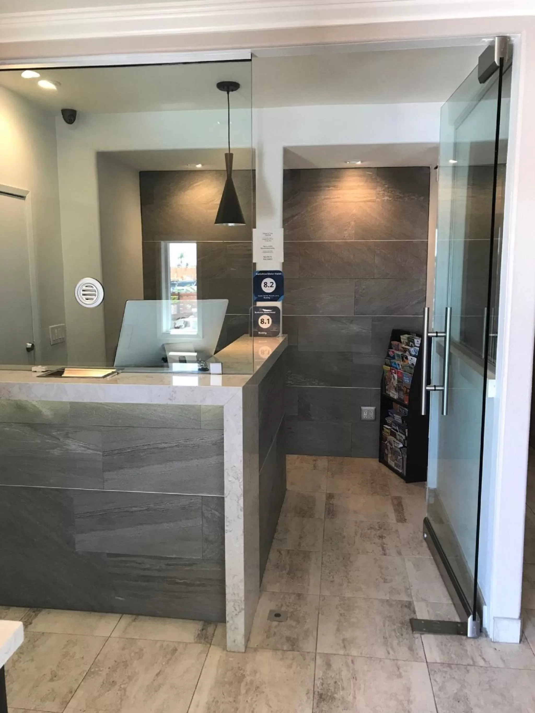 Lobby or reception in Berkshire Motor Hotel