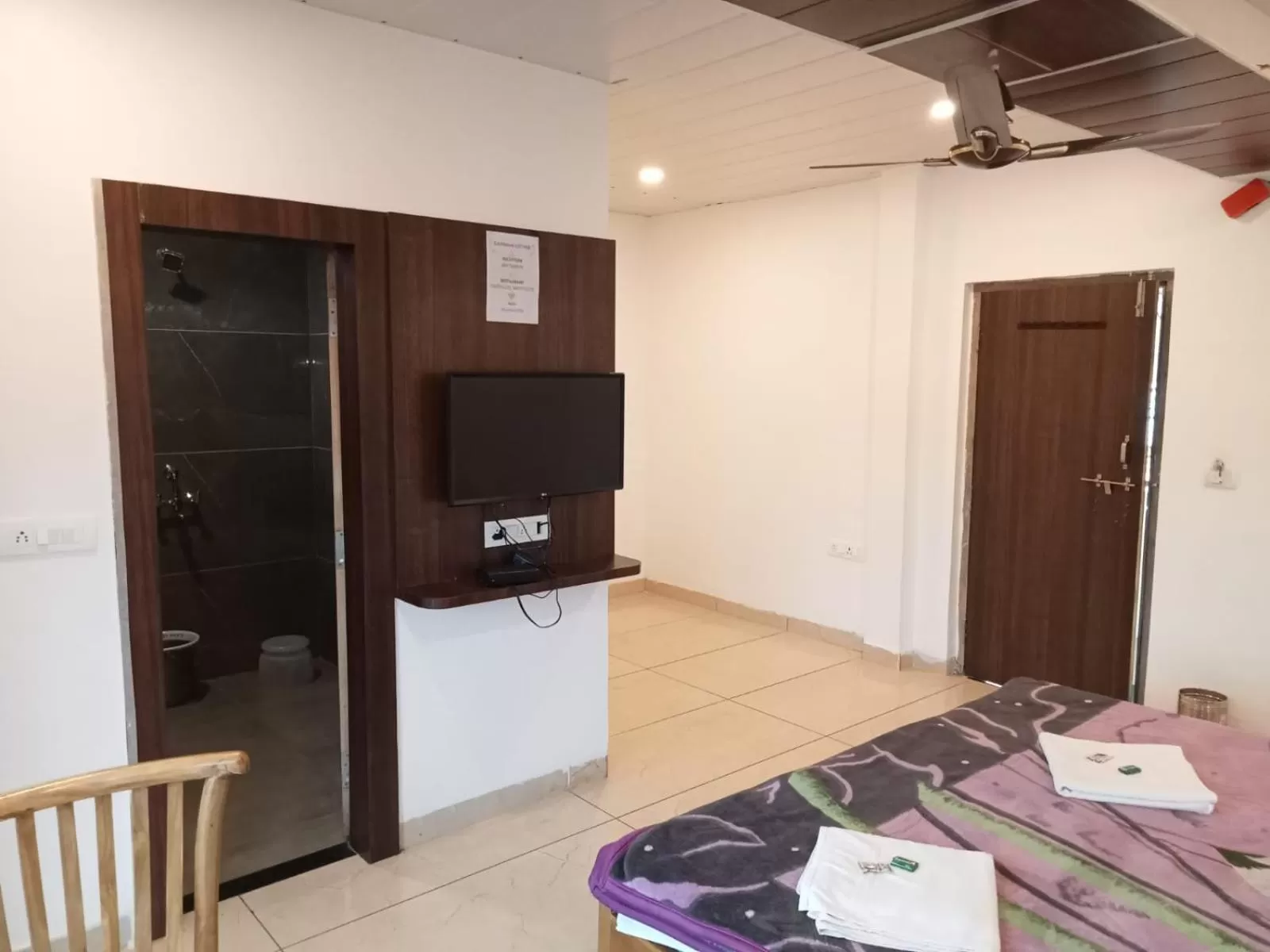 TV and multimedia, TV/Entertainment Center in Chunmun Cottage