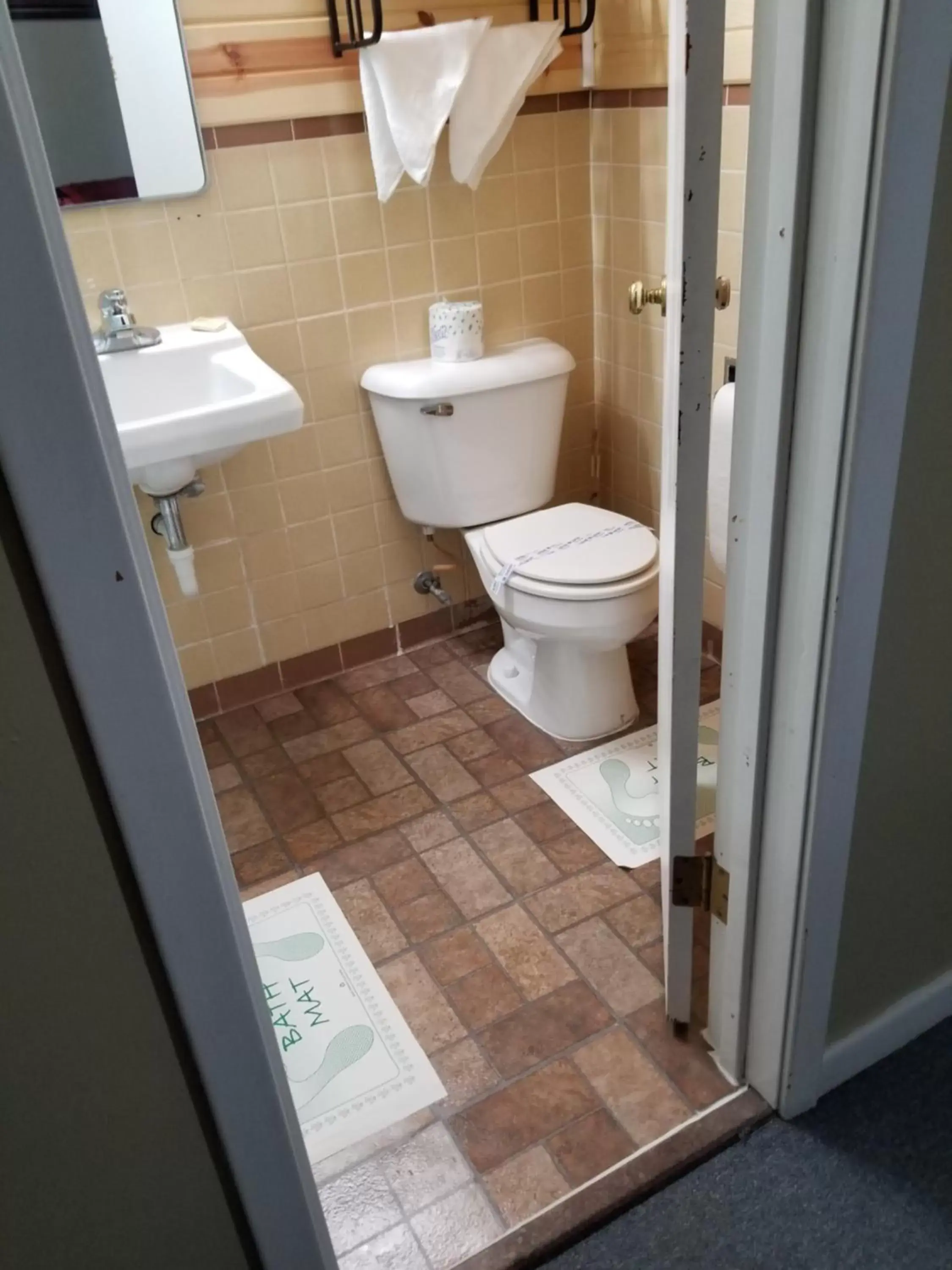 Bathroom in Fiesta City Motel