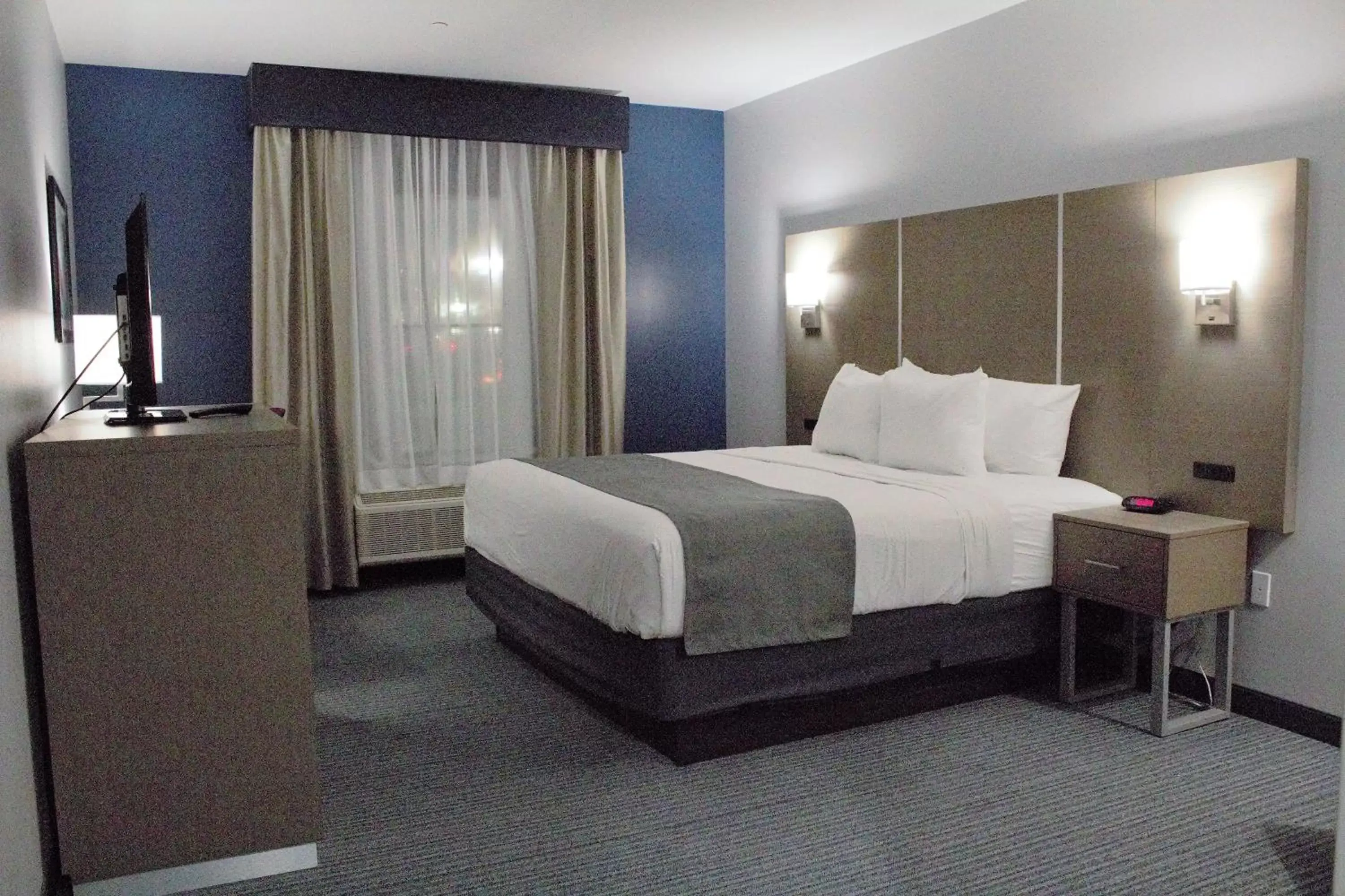 Bedroom, Bed in Days Inn & Suites by Wyndham Houston NW Cypress