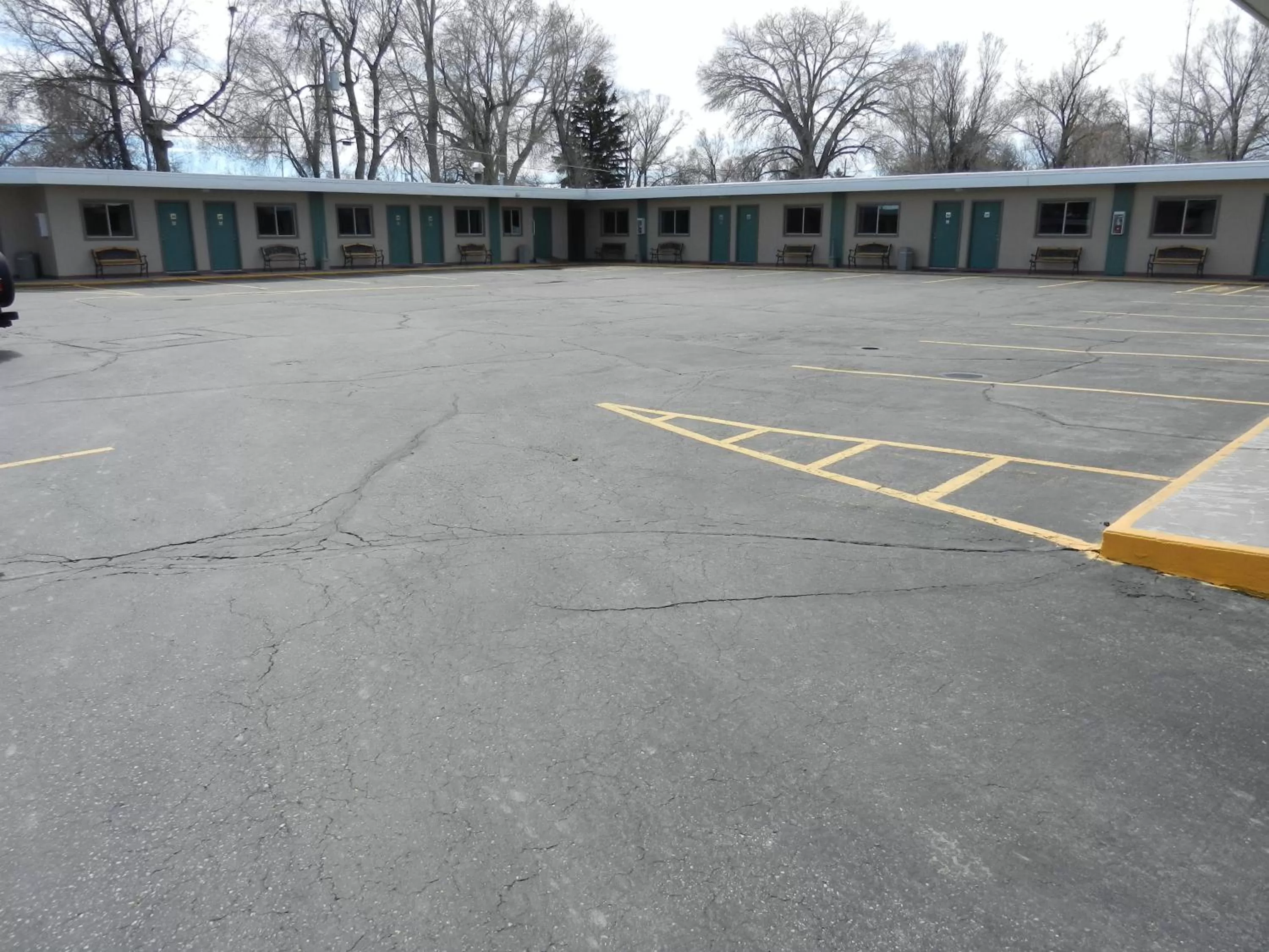 Area and facilities in Paintbrush Motel