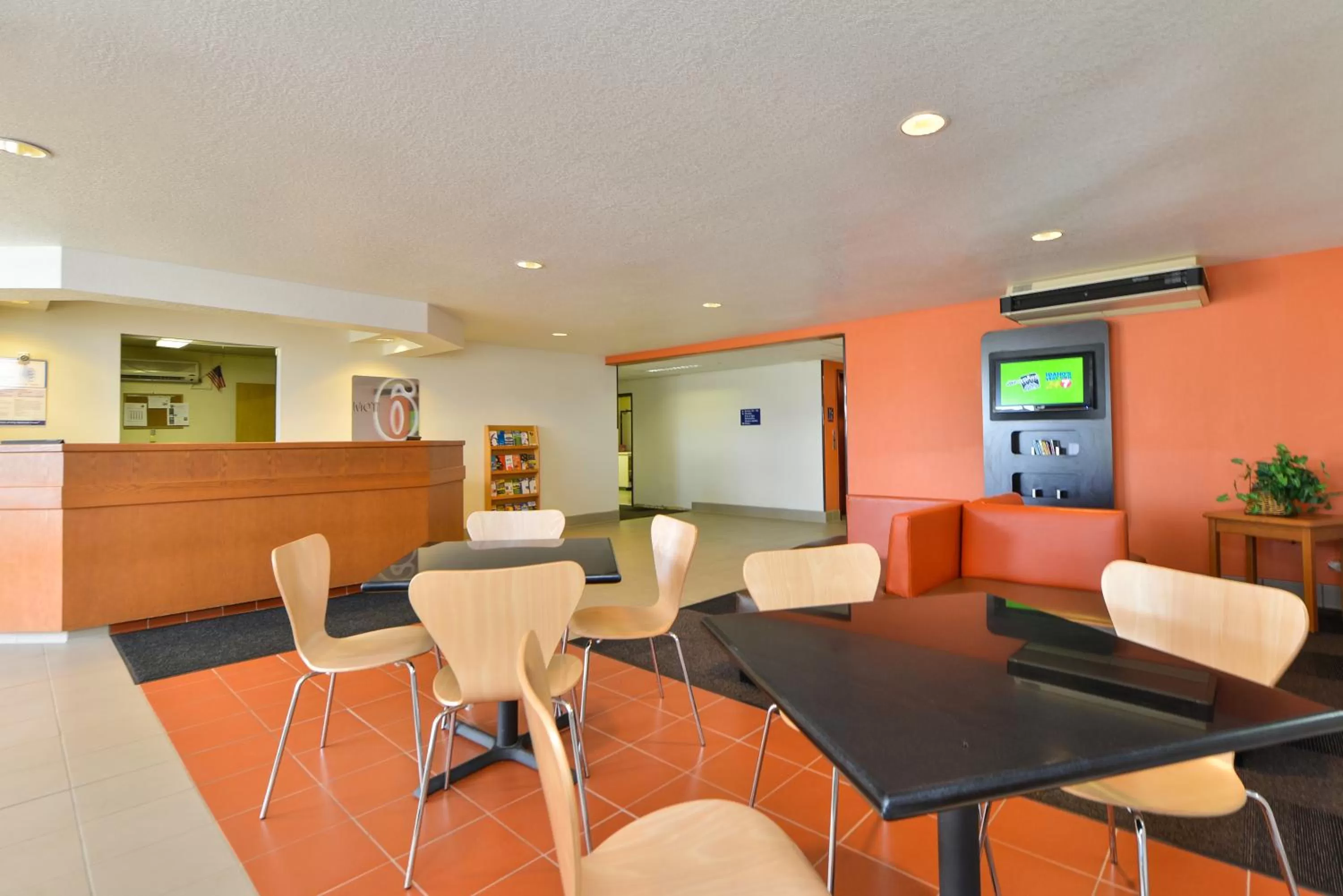 Lobby or reception in Motel 6-Meridian, ID - Boise W