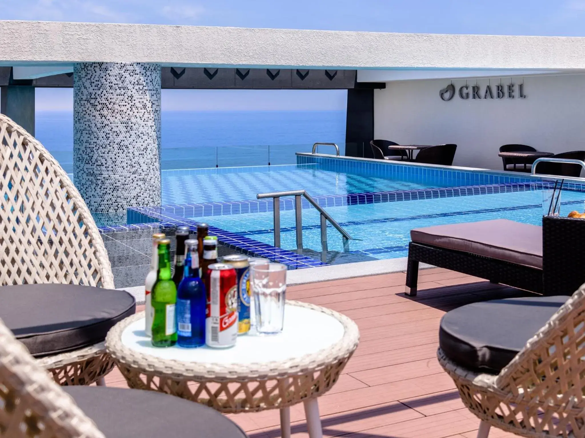 Lounge or bar, Swimming Pool in Grabel Hotel