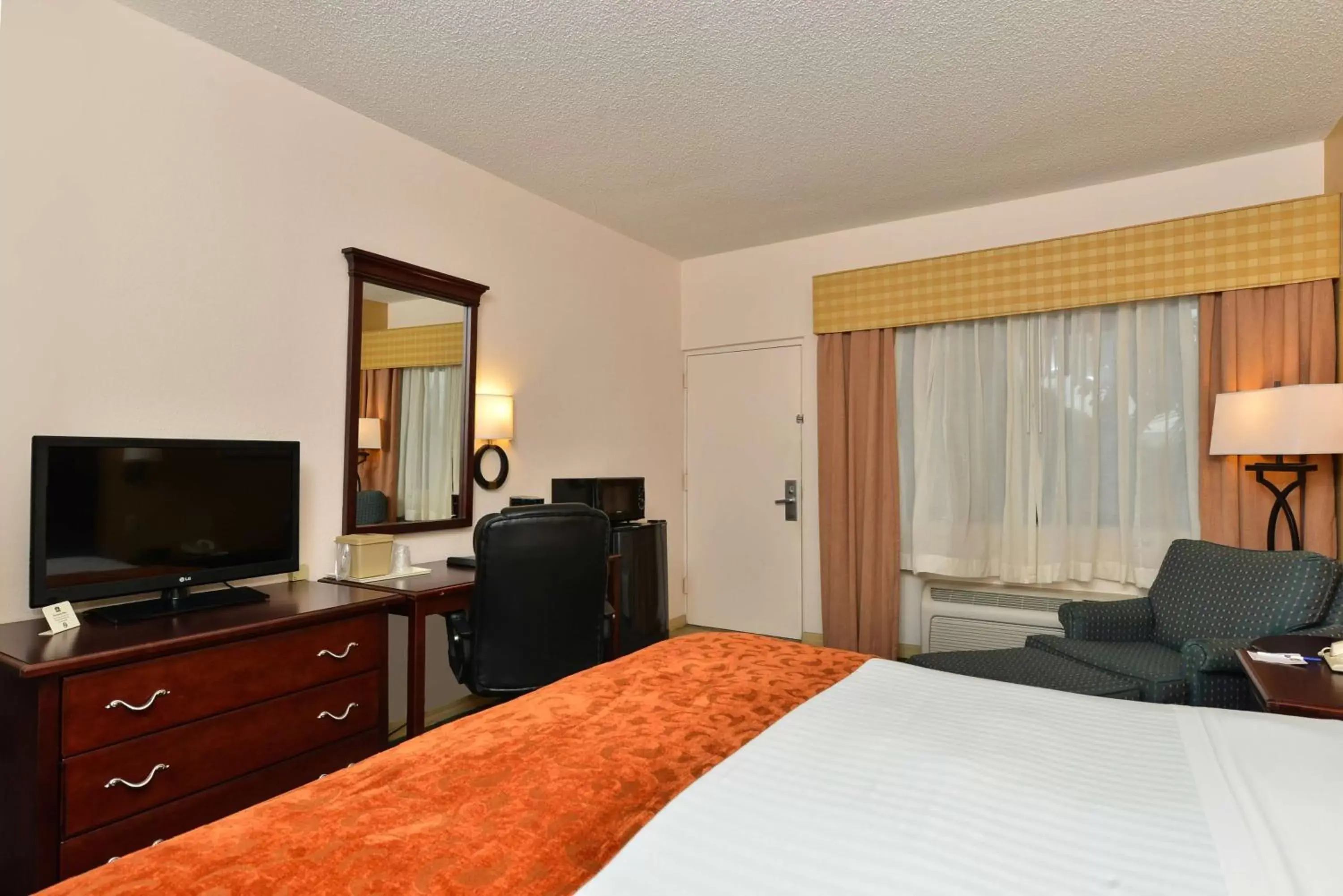 King Room with Spa Bath - Non-Smoking in Best Western Lake Okeechobee