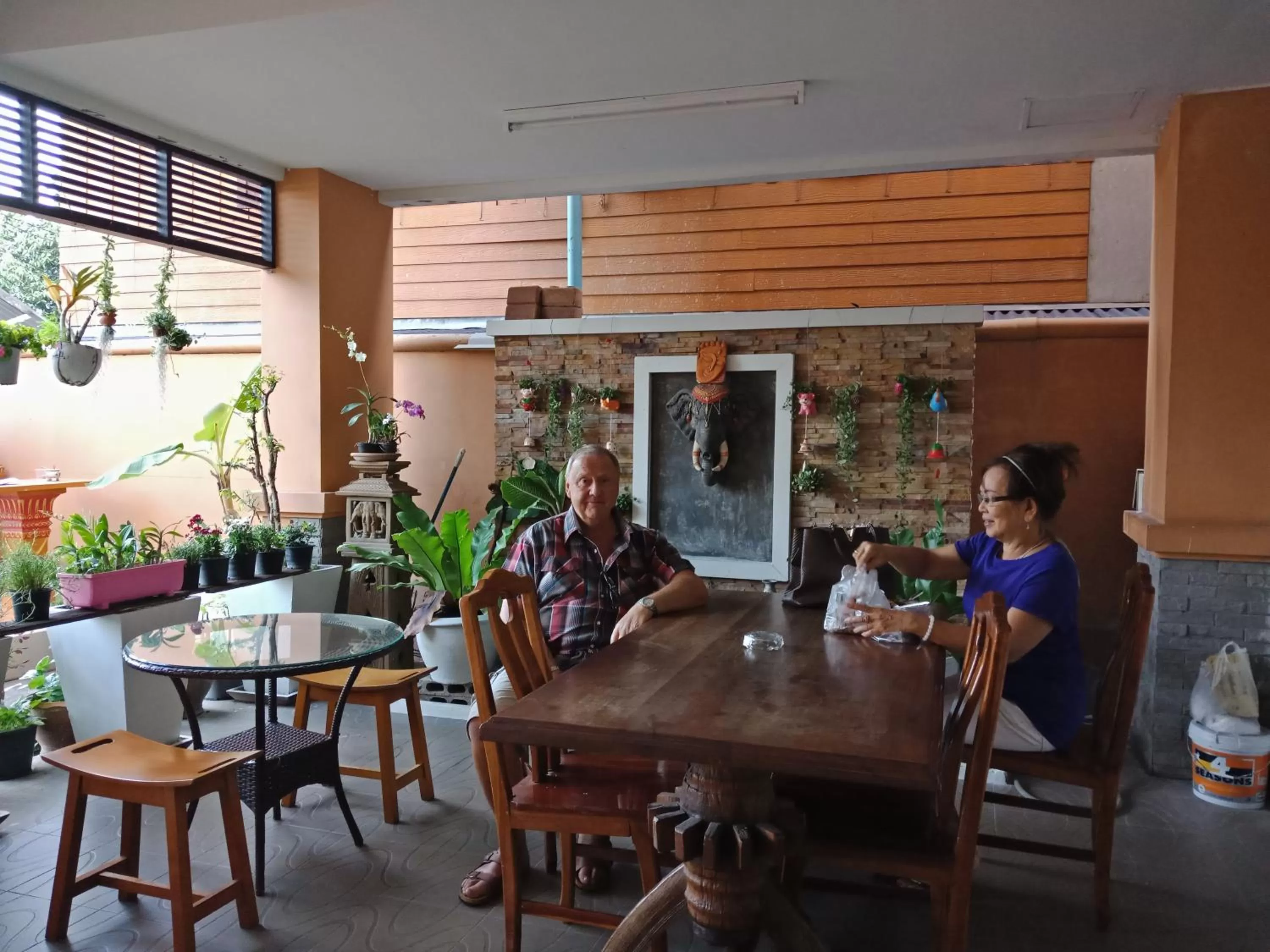 Restaurant/Places to Eat in Baanpak Sam Anong