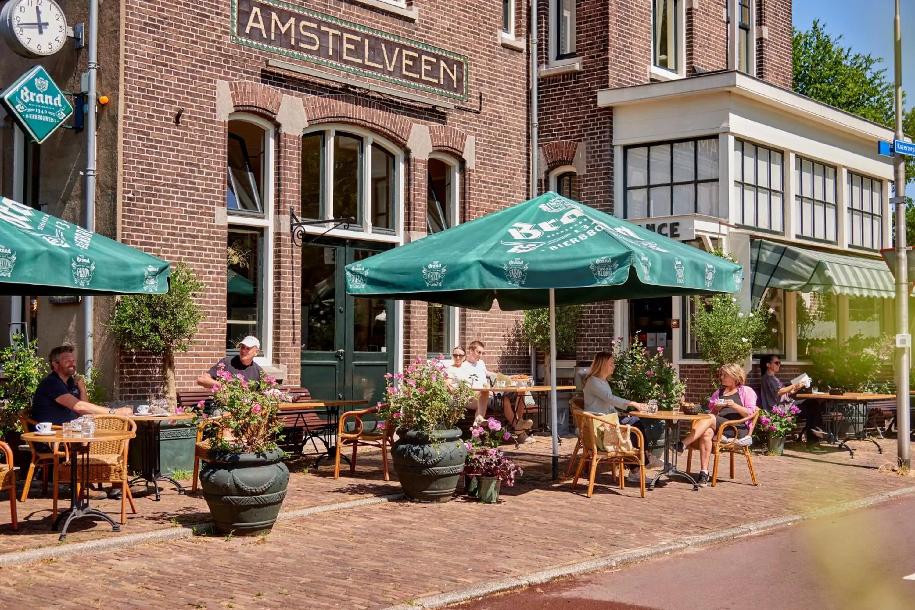 Property building, Restaurant/Places to Eat in Hotel Station Amstelveen