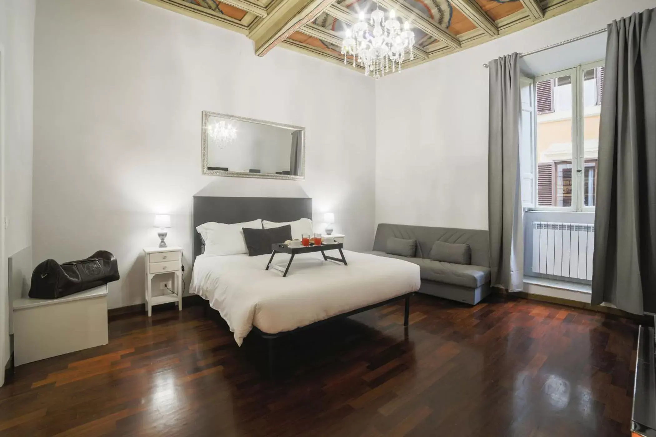 Photo of the whole room, Bed in La Maison Dell'Orologio