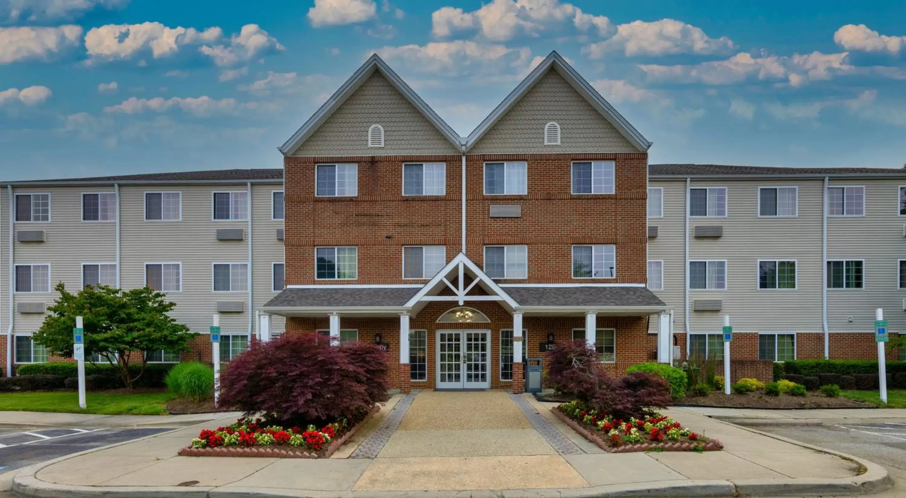 Property Building in Admiral Suites - Annapolis