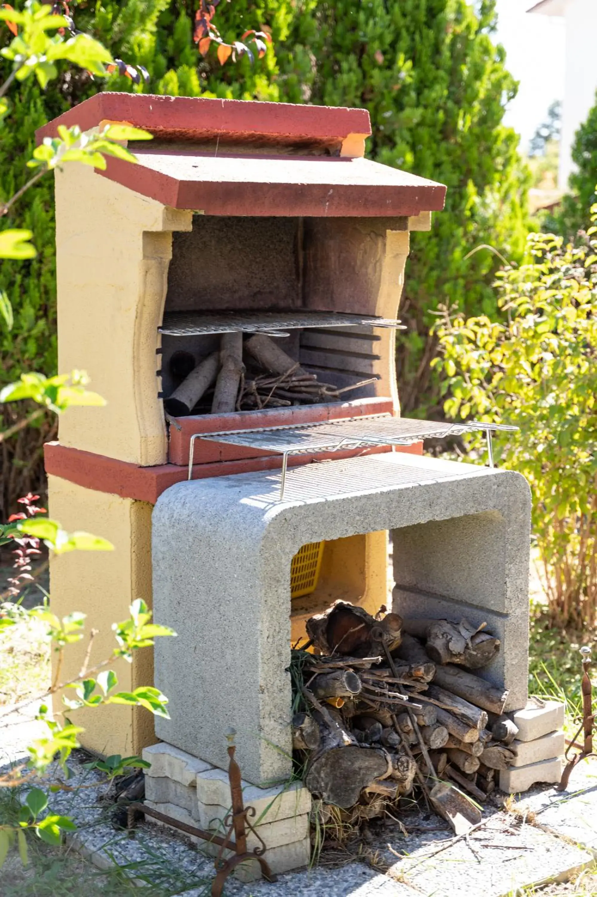 Garden, BBQ Facilities in Hotel Duca Della Corgna