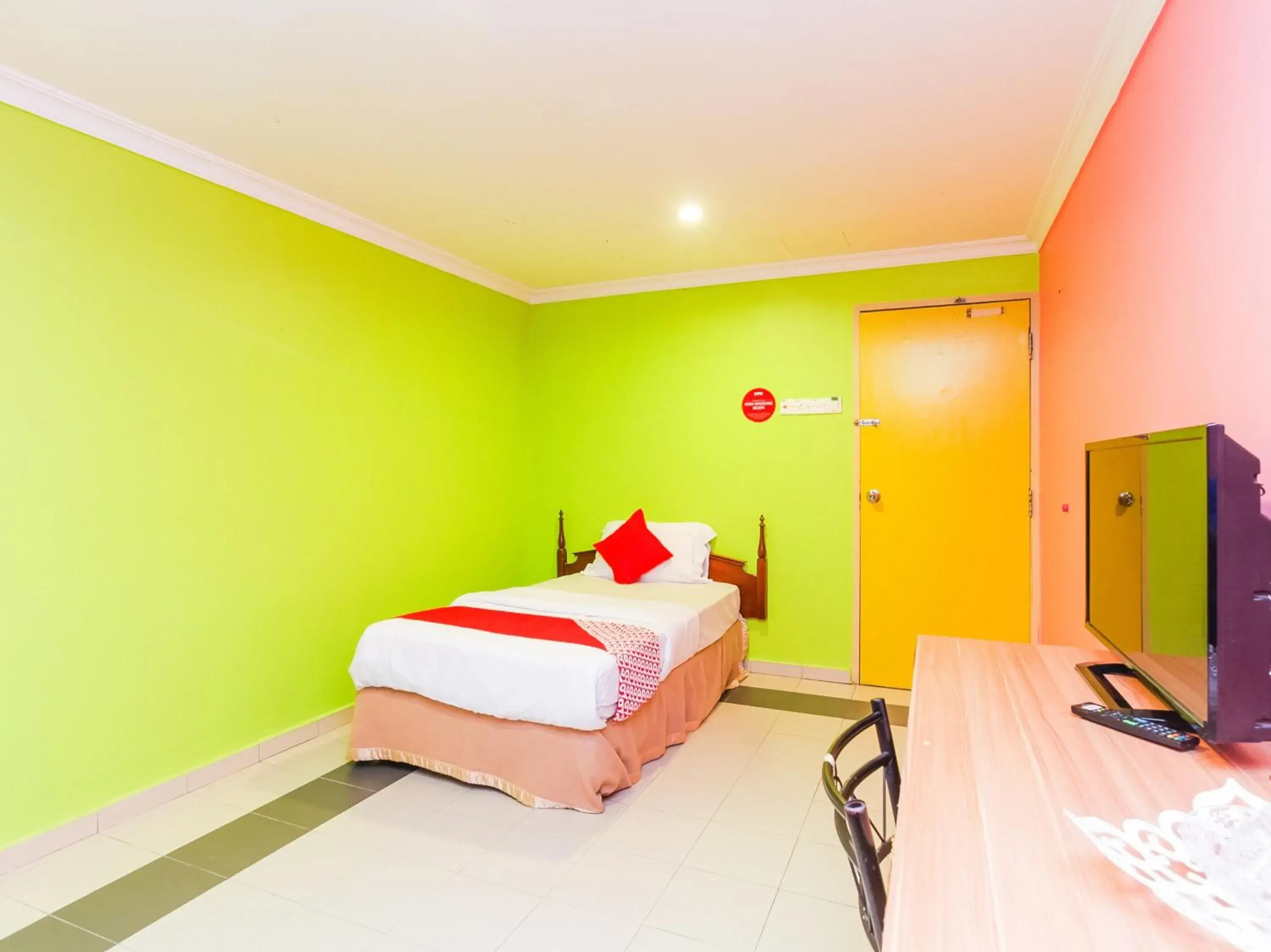 Bedroom, Bed in OYO 746 Hotel Comfort