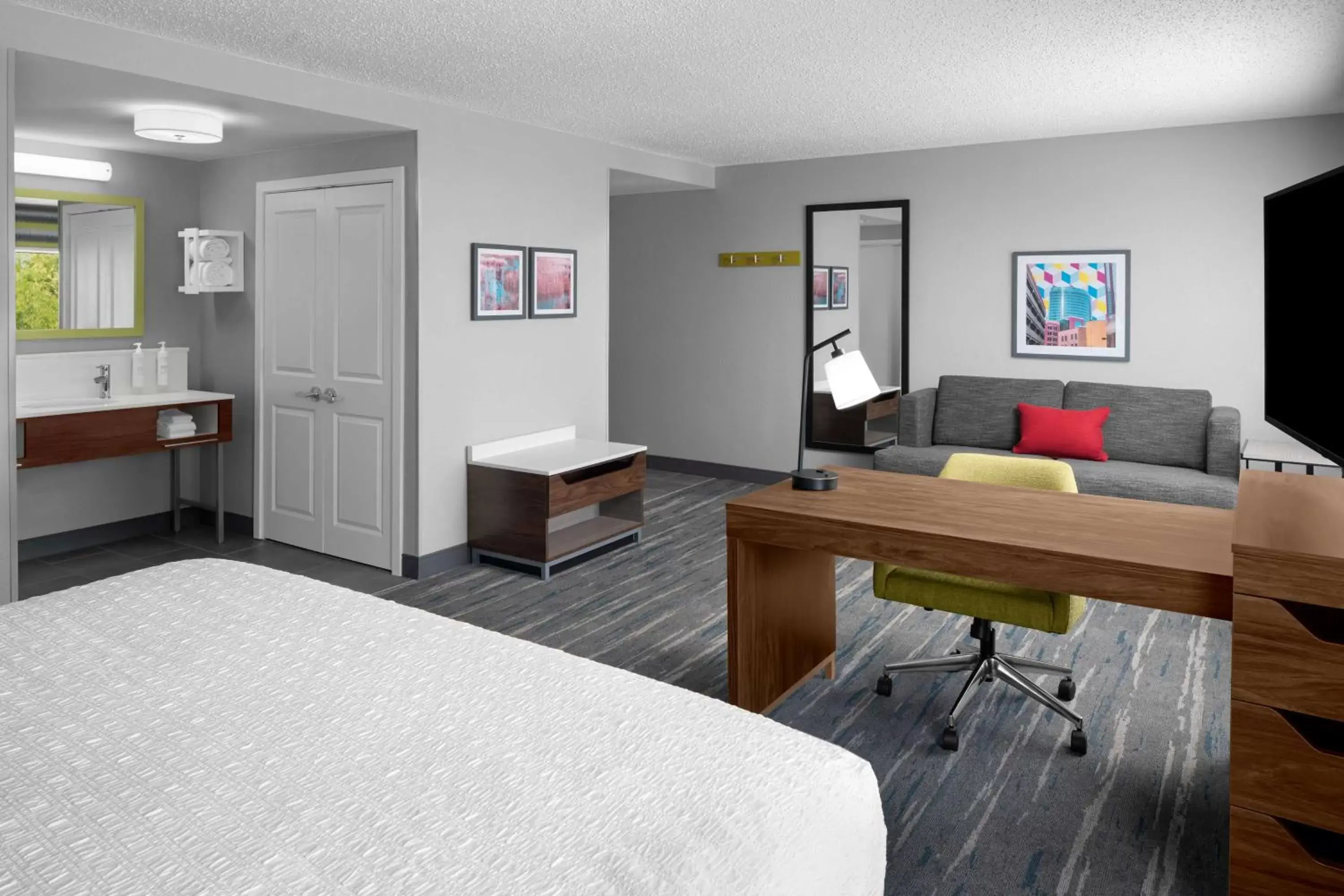 Bedroom, Seating Area in Hampton Inn & Suites Grand Rapids-Airport 28th St