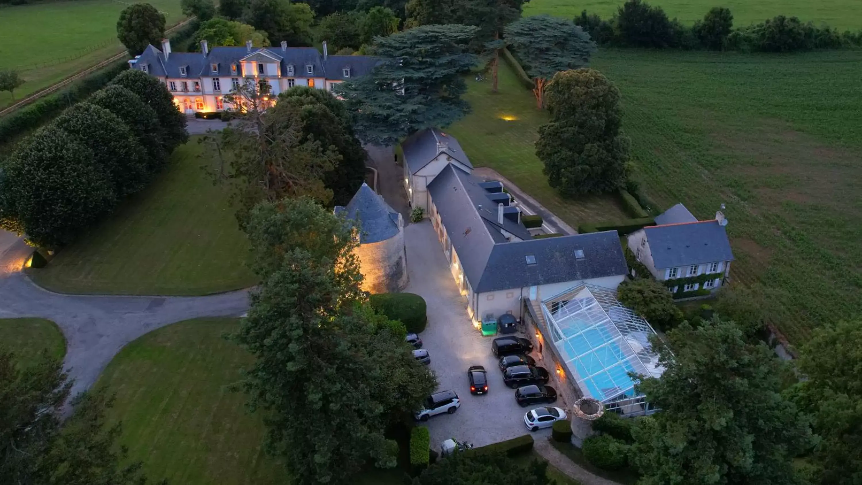 Bird's-eye View in Grand Hôtel "Château de Sully" - Piscine & Spa