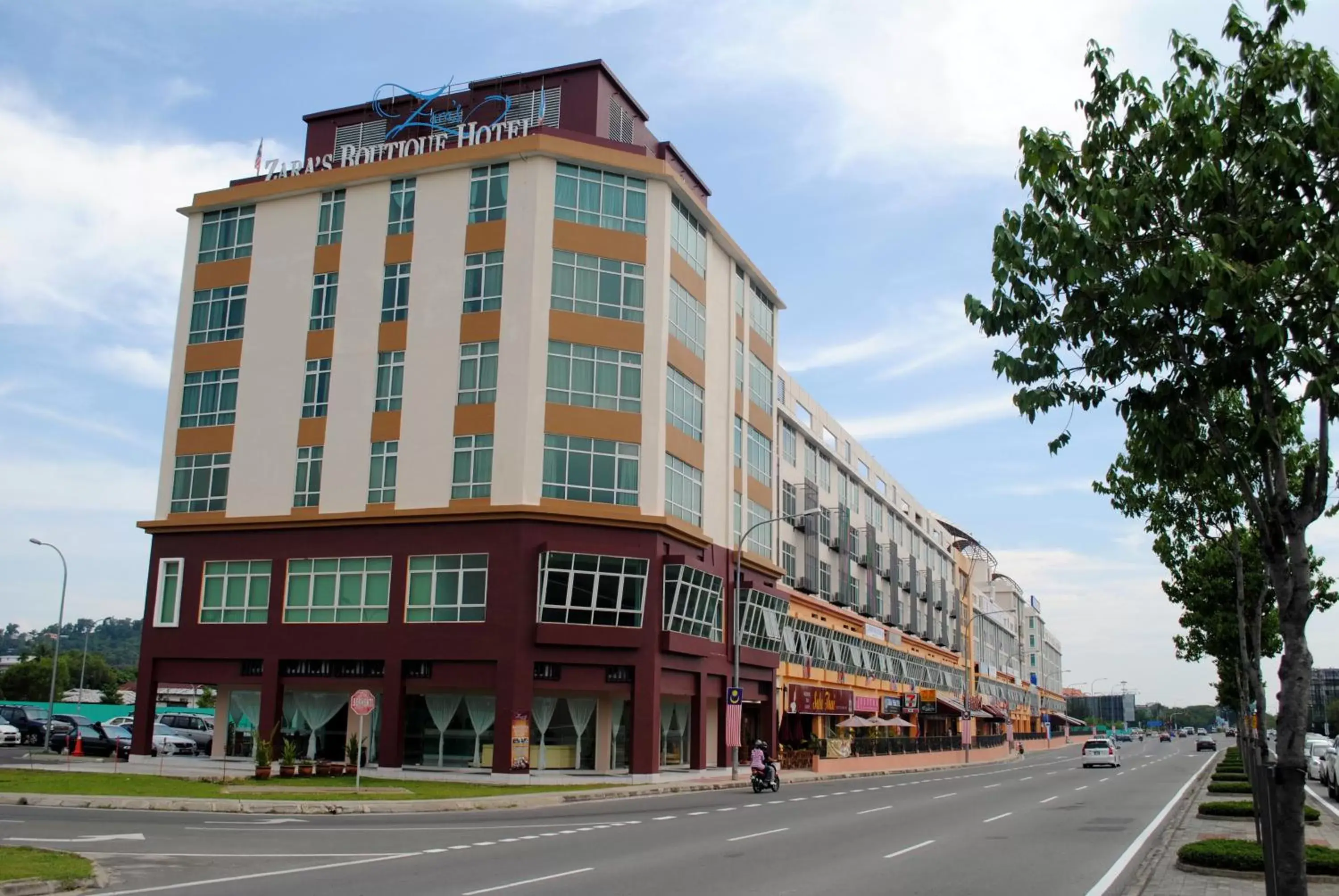 Facade/entrance, Property Building in Zara's Boutique Hotel @ Harbour City