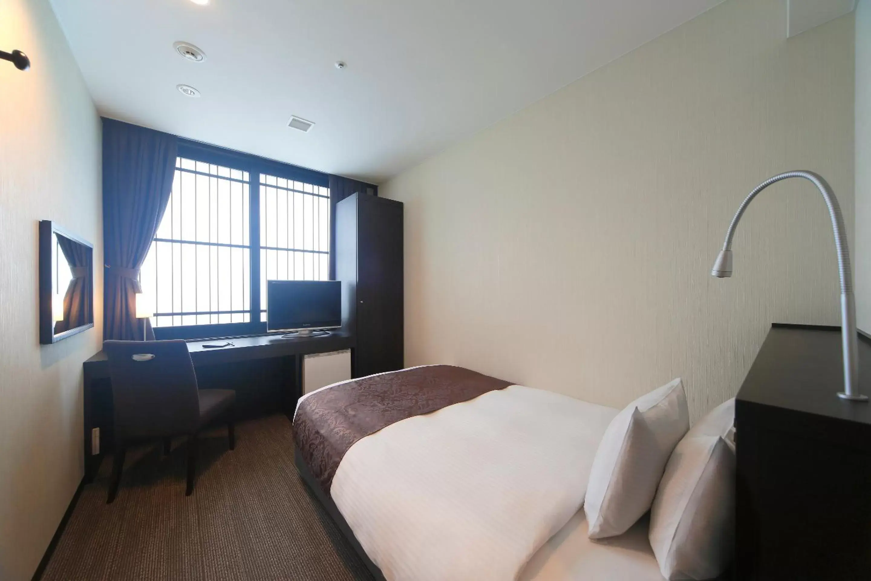 Photo of the whole room, Bed in Kyoto Tower Hotel