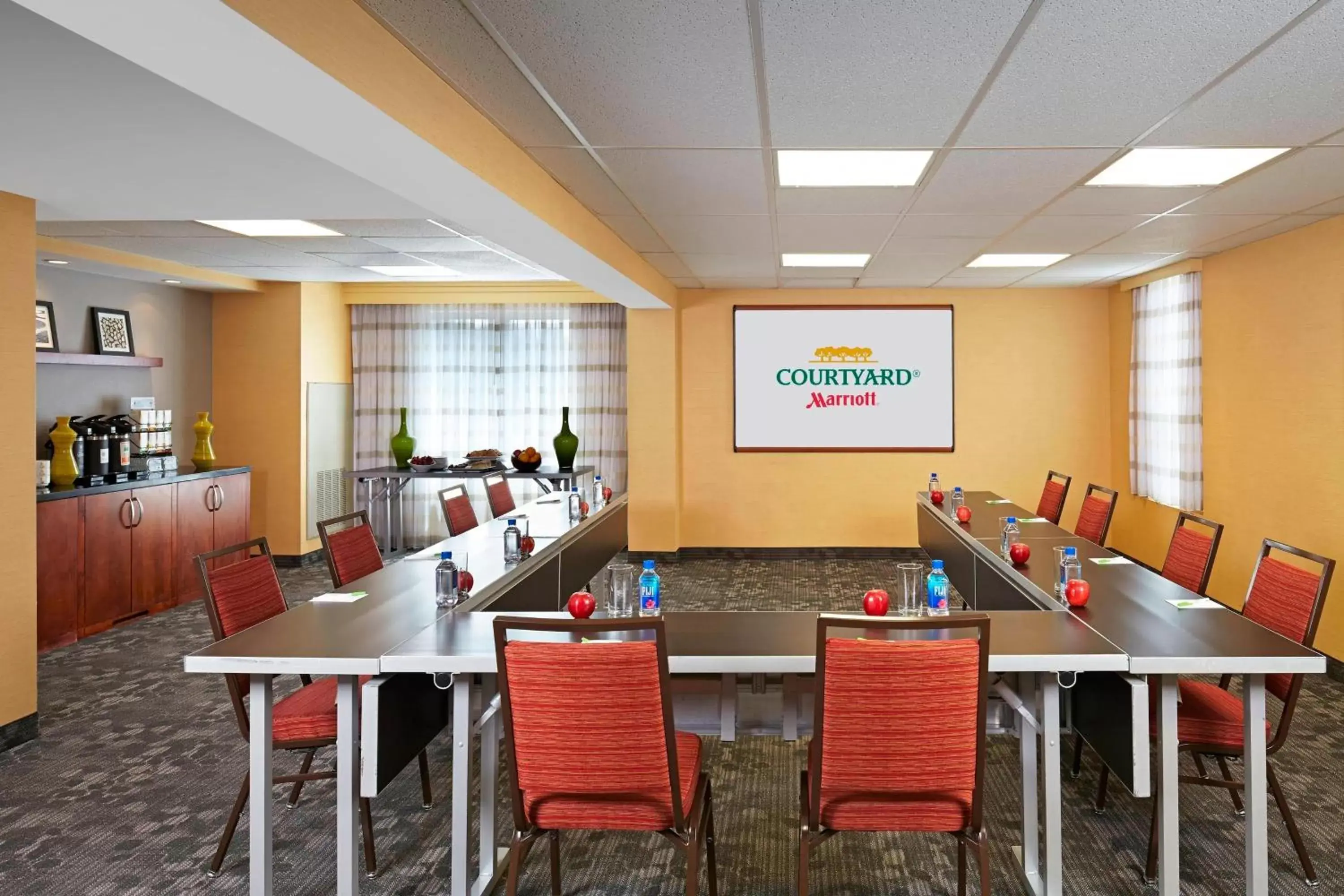 Meeting/conference room, Restaurant/Places to Eat in Courtyard by Marriott San Diego Mission Valley/Hotel Circle
