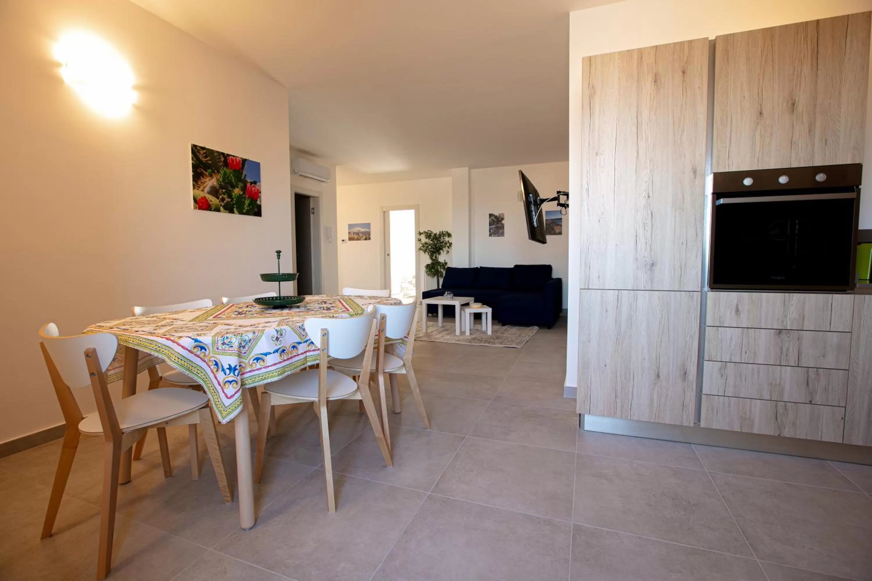 Kitchen or kitchenette, Dining Area in Etnamare Brucoli