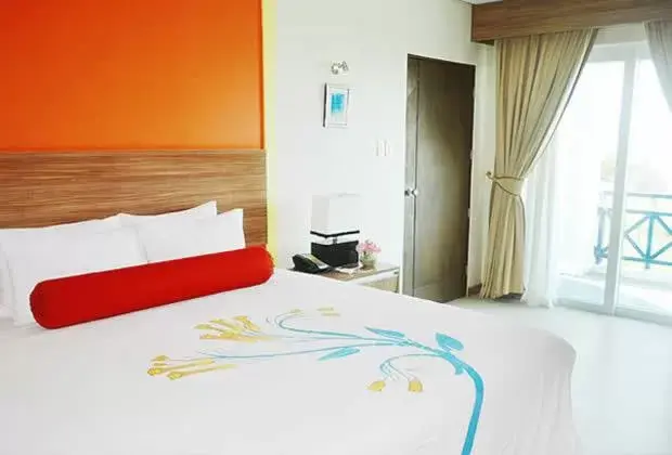 Bed in Thunderbird Resorts - Poro Point