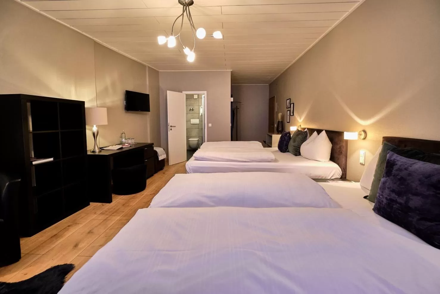 Bedroom, Bed in Hotel Roter Hahn