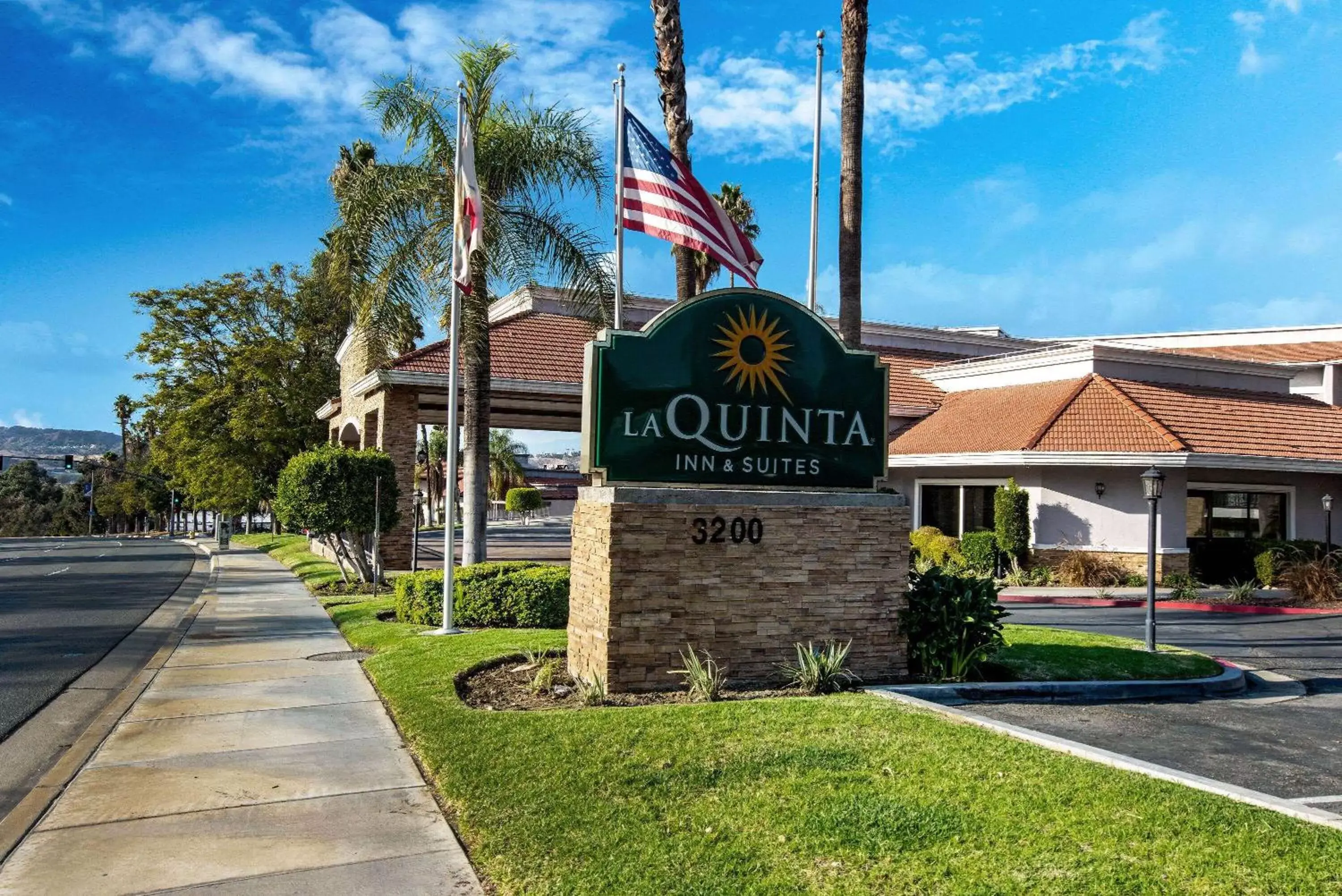 Property building in La Quinta by Wyndham Pomona Property building in La Quinta by Wyndham Pomona