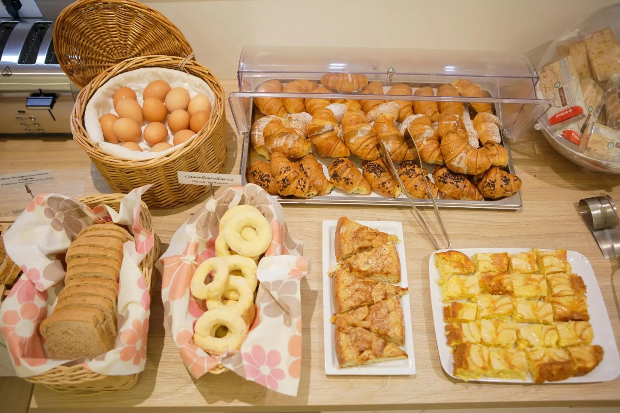 Continental breakfast, Food in Hotel Porta Nuova