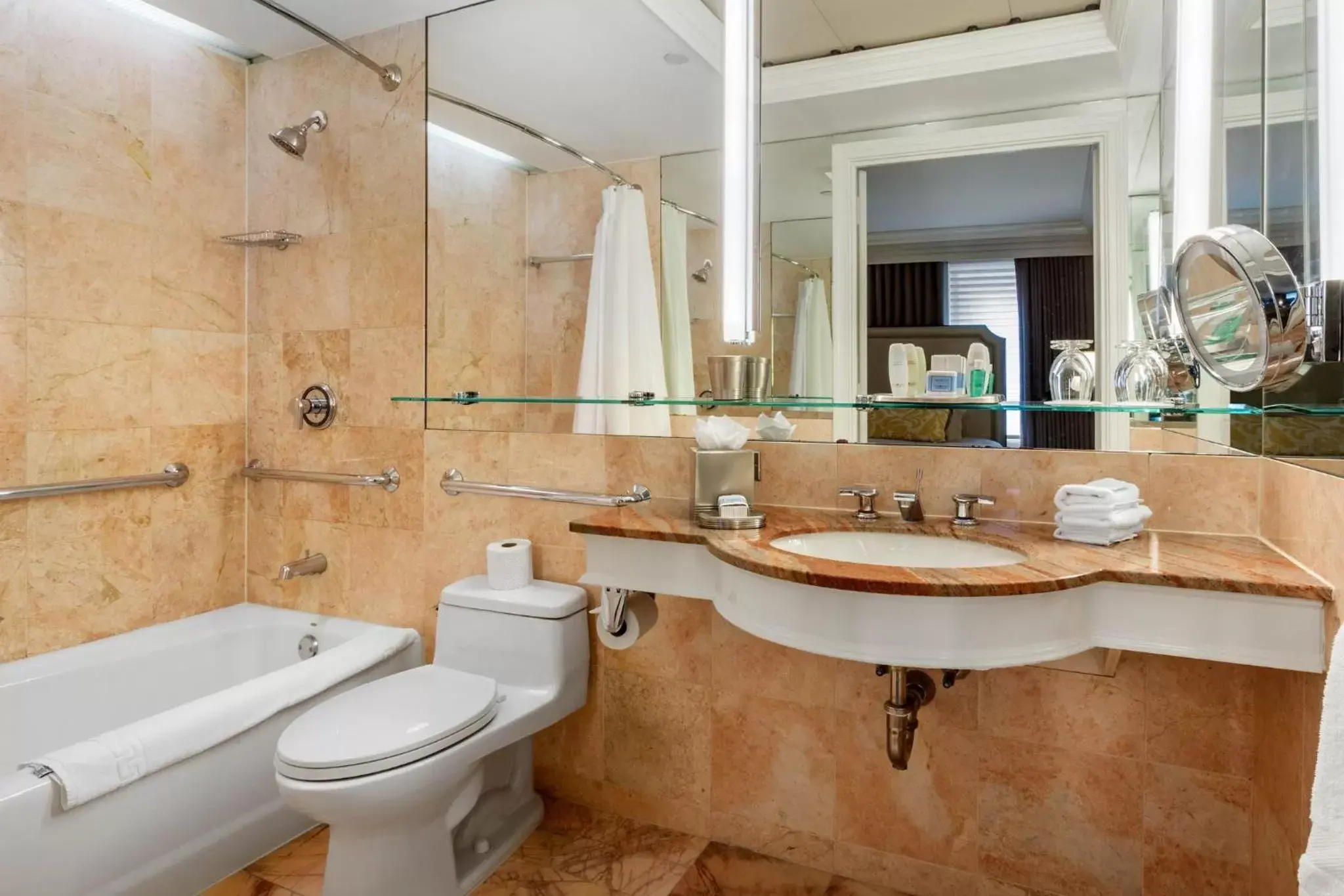 Facade/entrance in Omni Berkshire Place Facade/entrance in Omni Berkshire Place