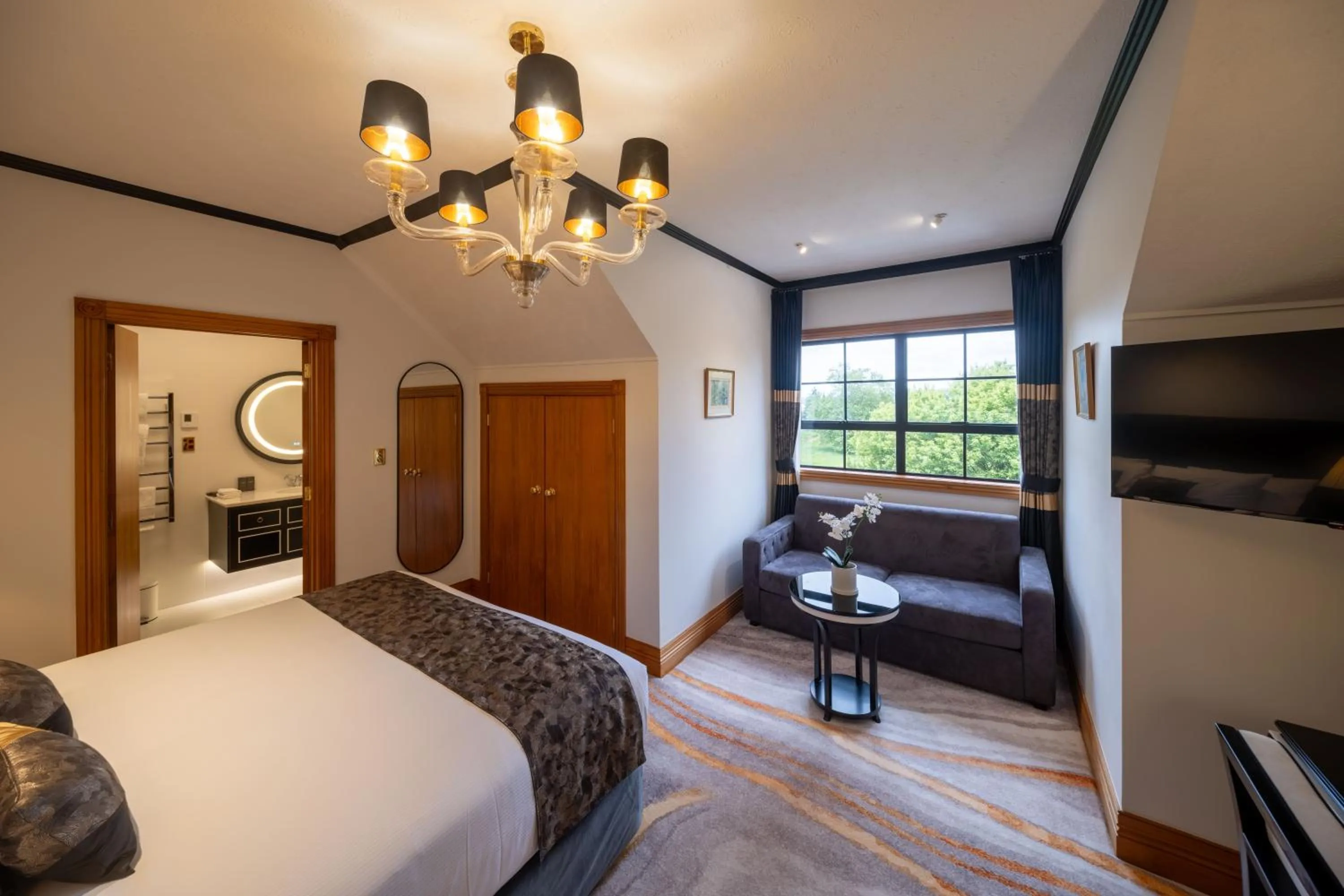 Photo of the whole room, Bed in Hana Lodge