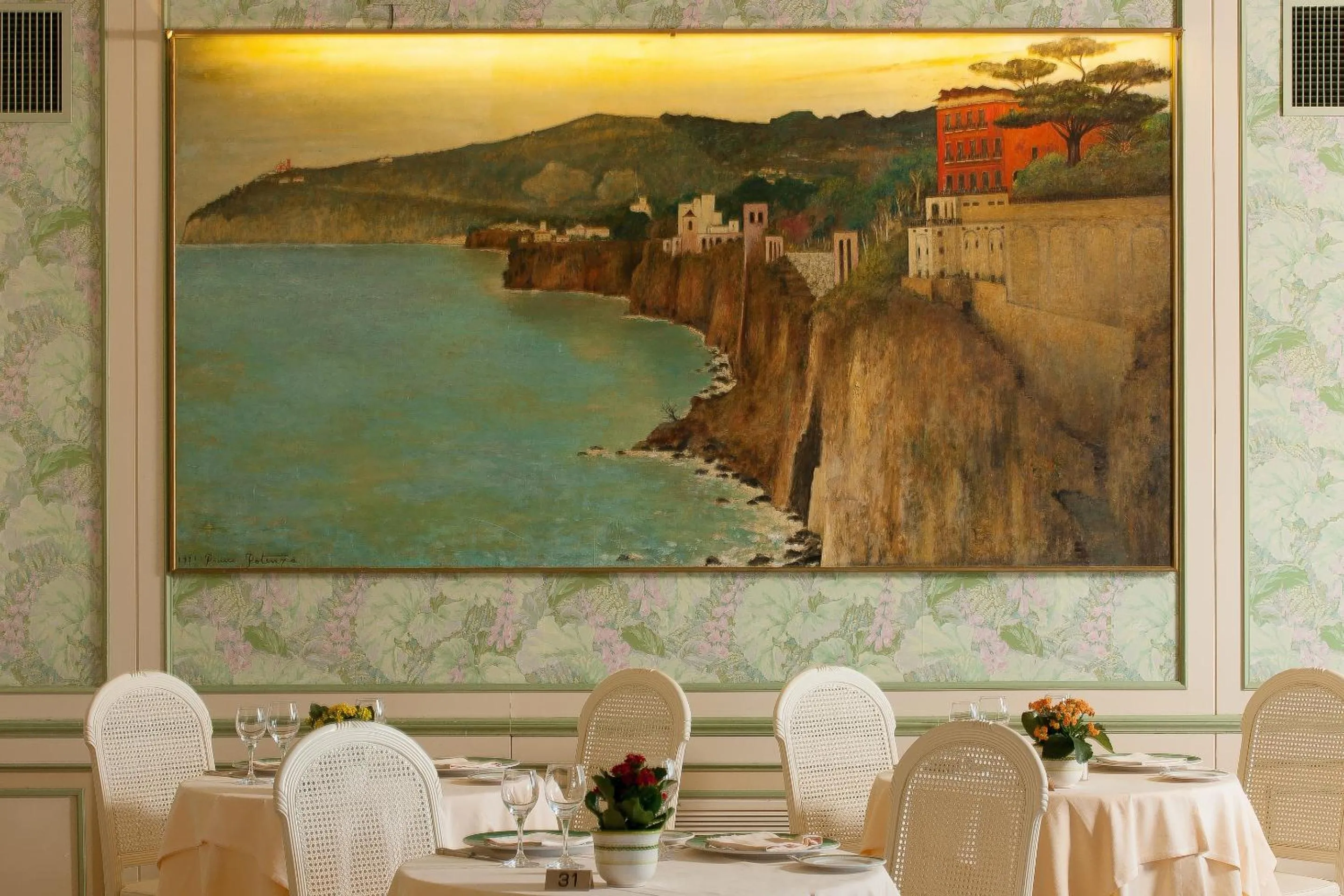 Restaurant/places to eat in Grand Hotel de la Ville