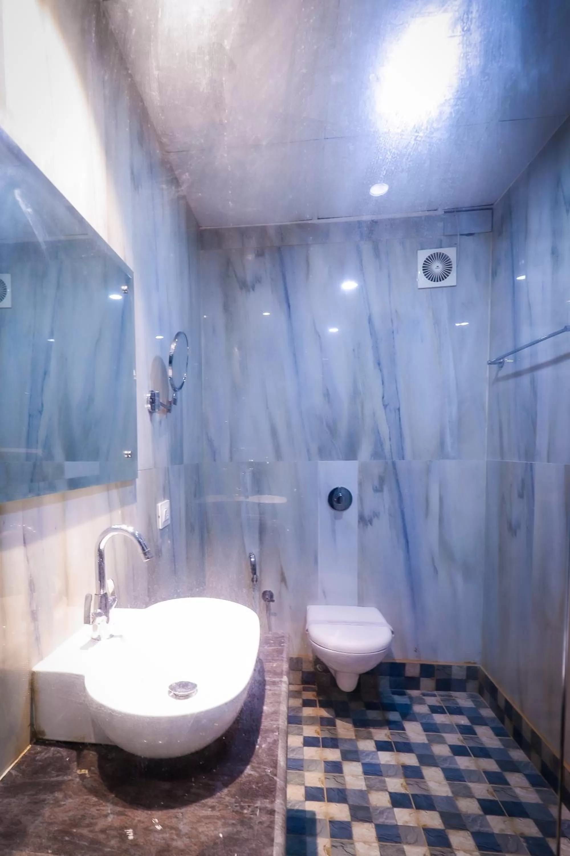 Bathroom in Miranda Beach Resort Baga