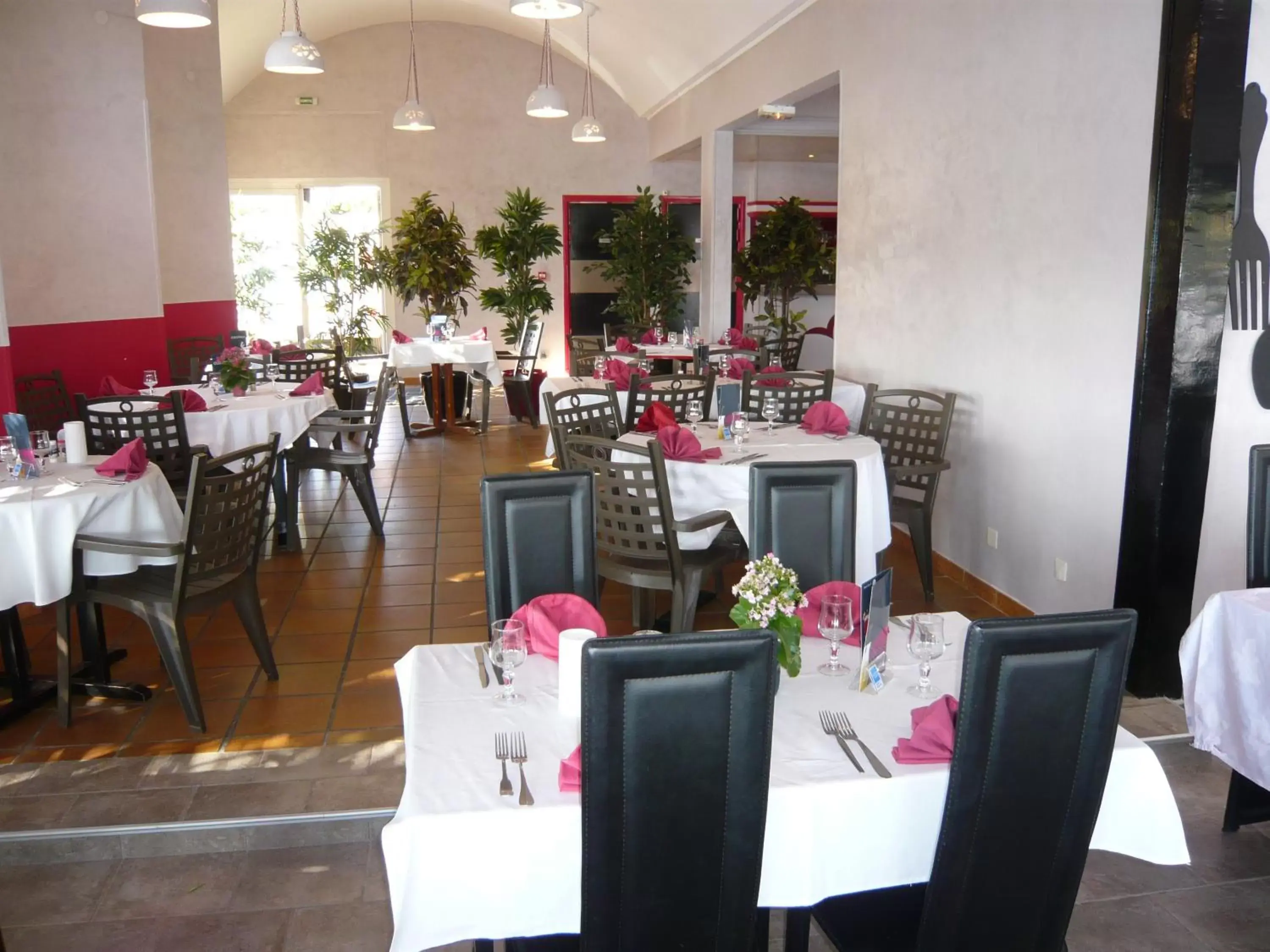 Restaurant/Places to Eat in Hôtel Port Beach