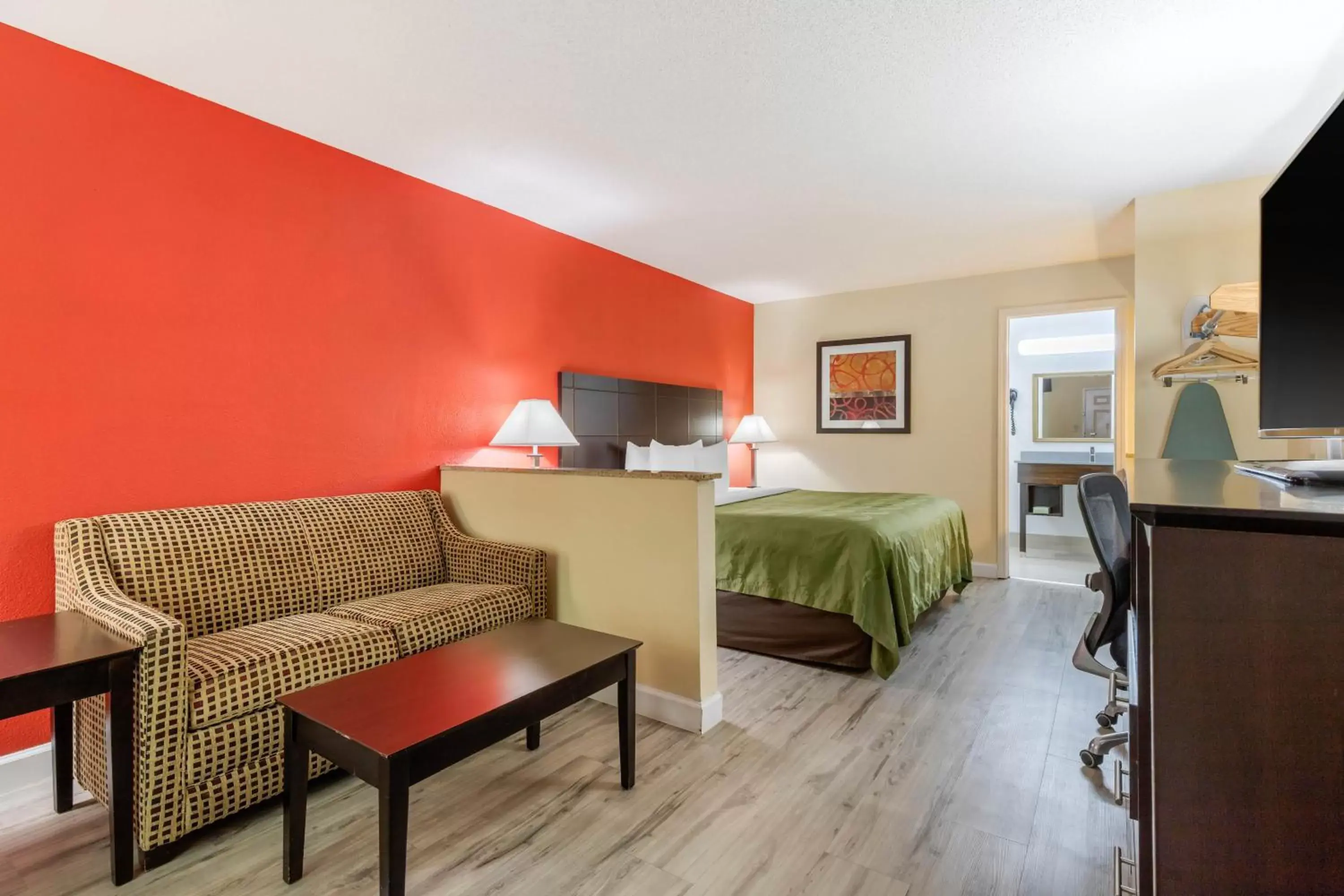 Seating area, Bed in Quality Inn & Suites Lexington Seating area, Bed in Quality Inn & Suites Lexington