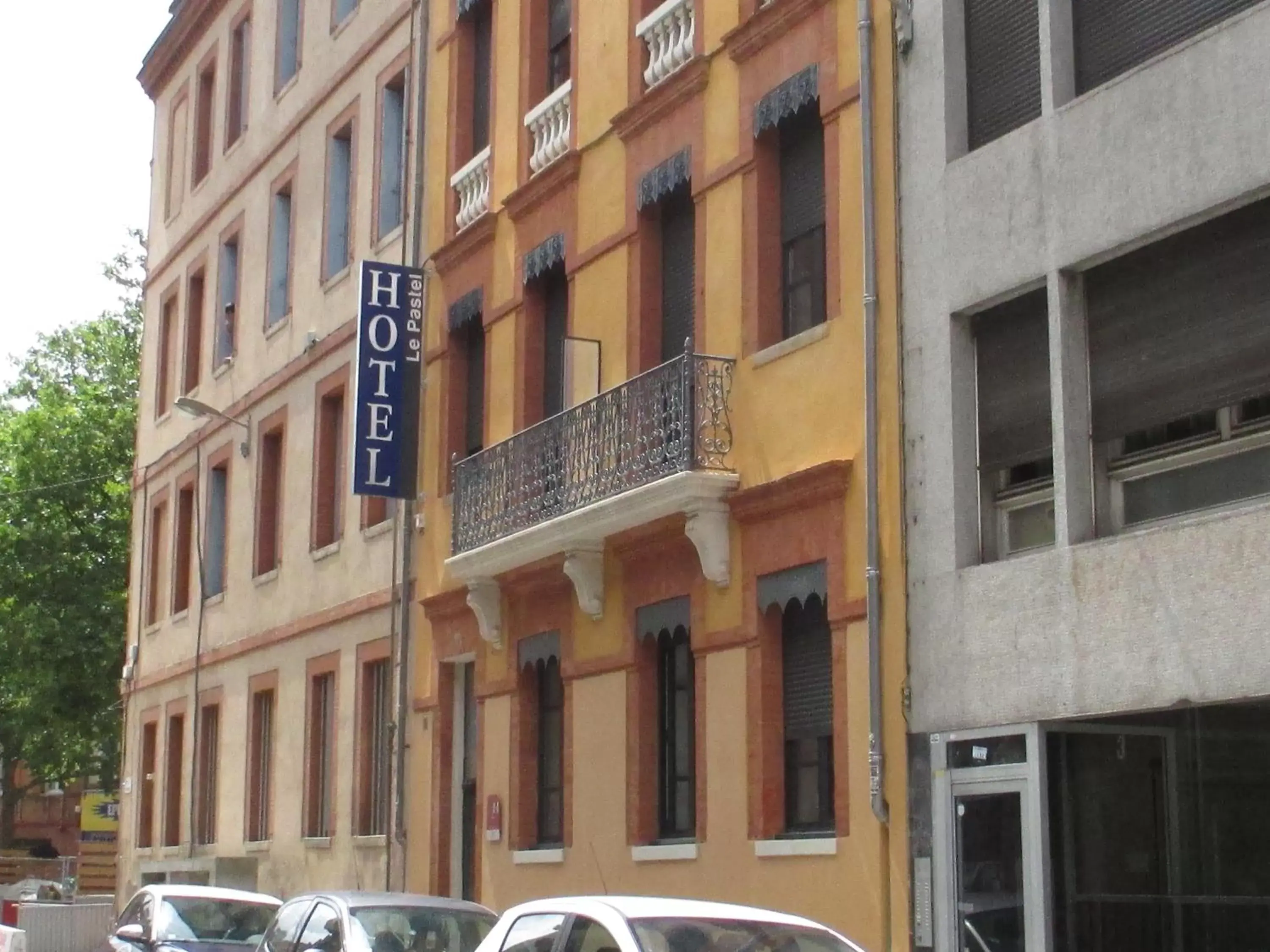Facade/entrance, Property Building in Hôtel le Pastel