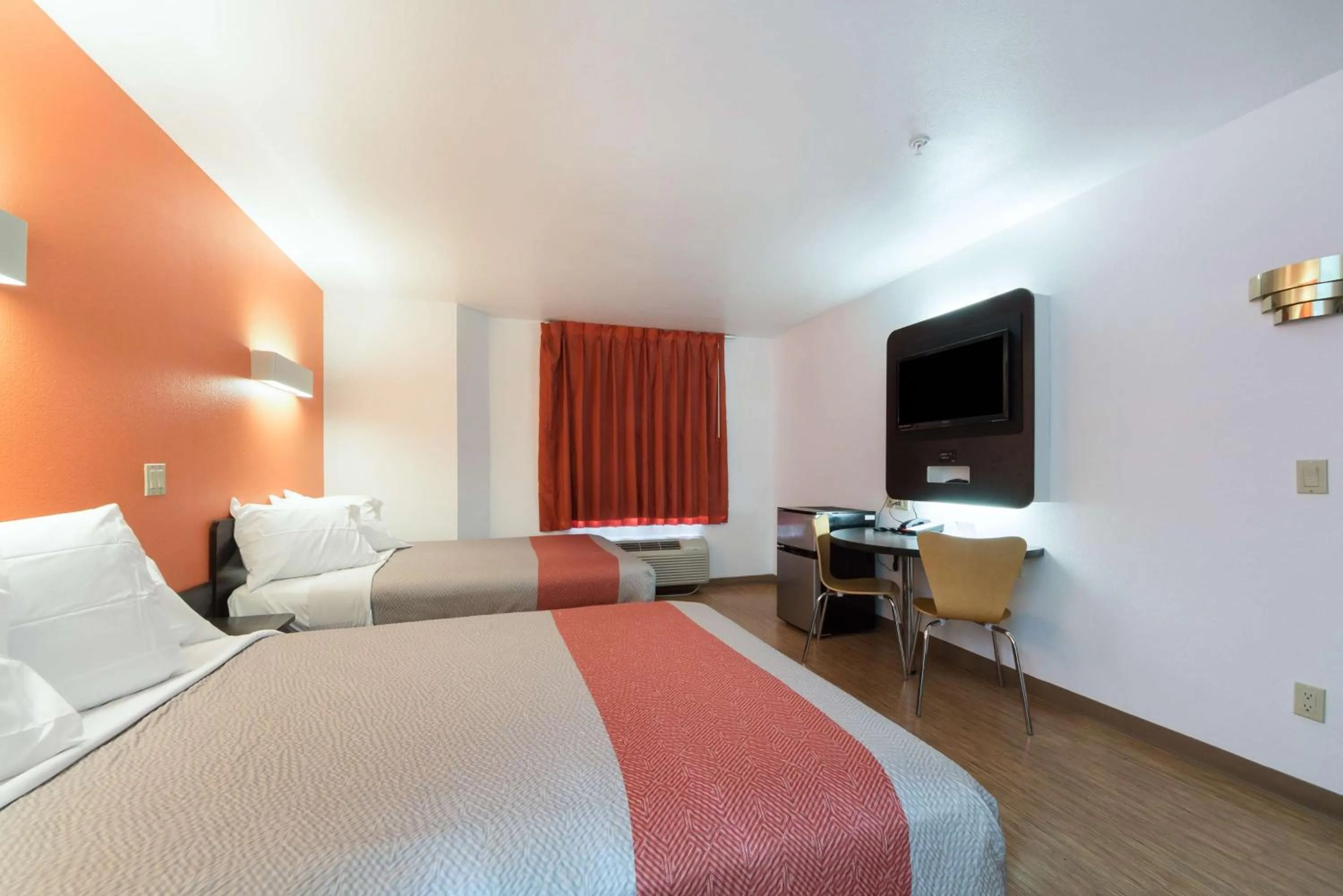 Photo of the whole room, Bed in Motel 6-Dallas, TX - Northeast