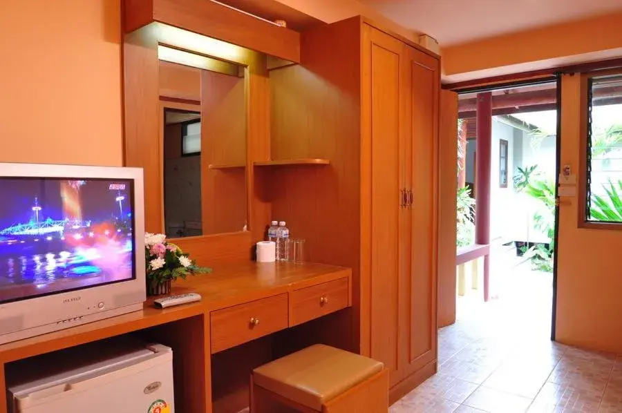 TV/Entertainment Center in Island View Bungalows