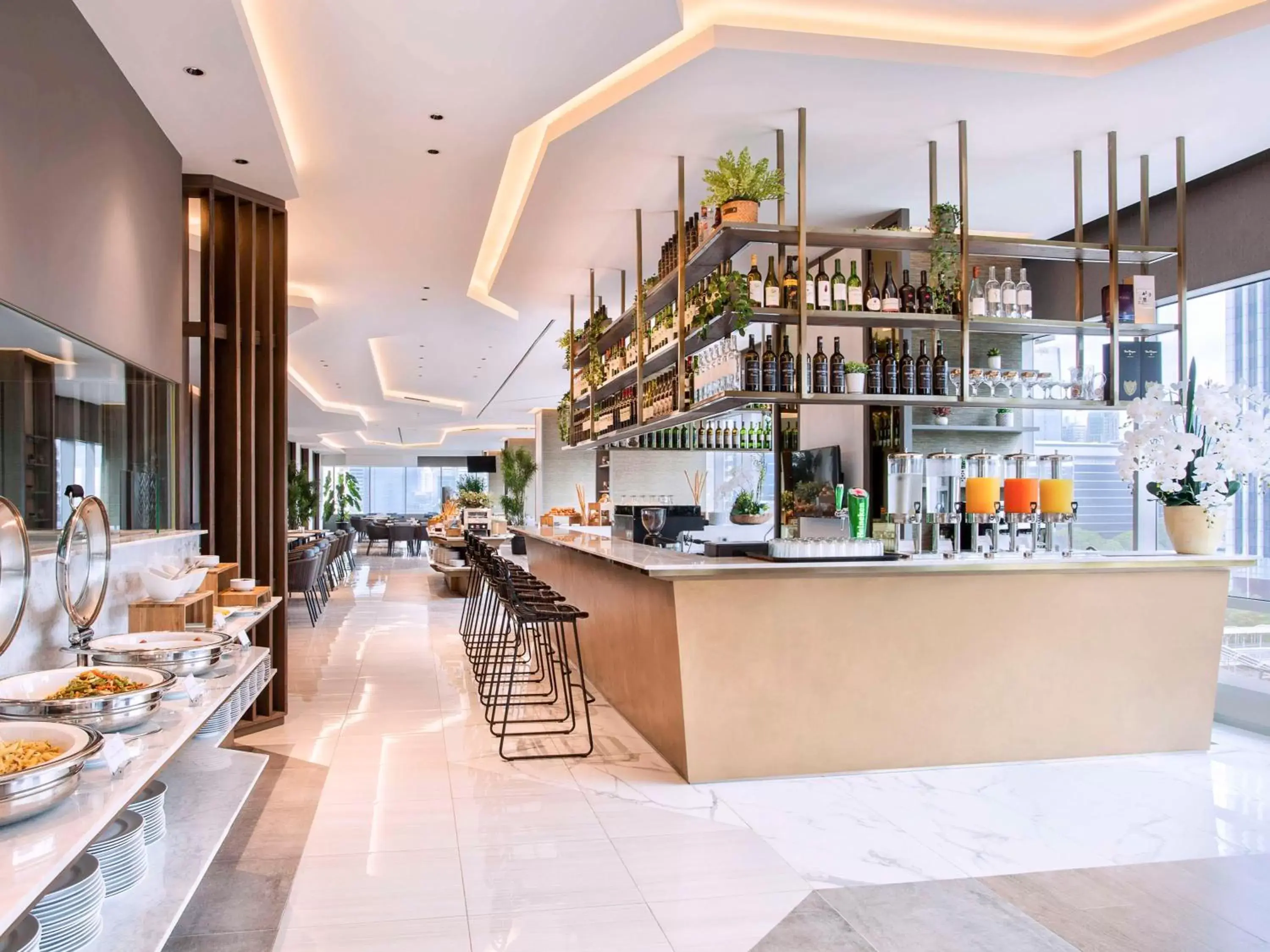 Restaurant/Places to Eat in Mercure Jakarta Gatot Subroto